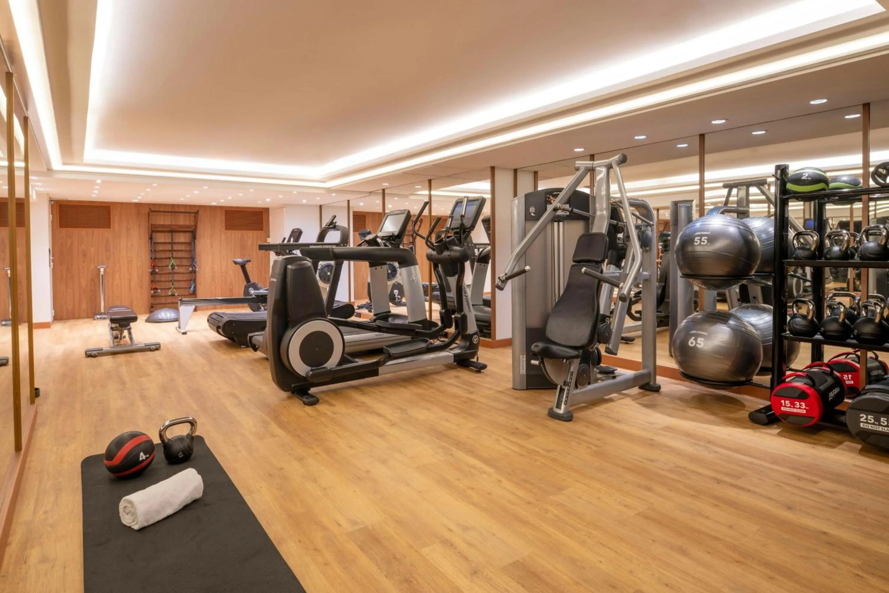 Fitness centre/facilities in Renaissance Paris Nobel Tour Eiffel Hotel