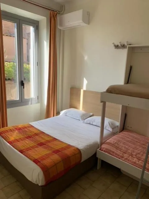 Bed in Hôtel Colombo- Porto Corse