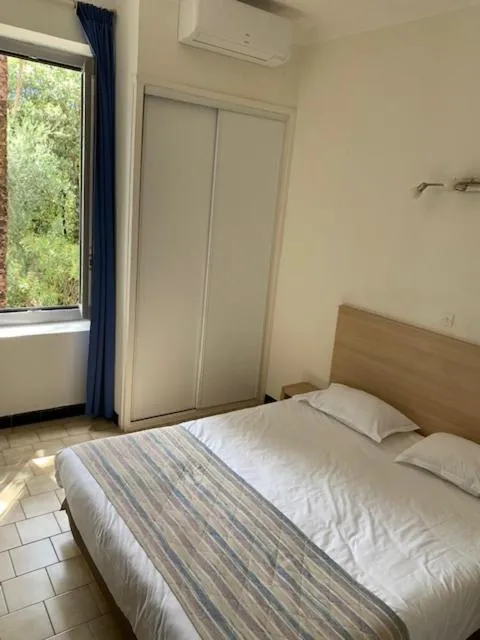 Bed in Hôtel Colombo- Porto Corse