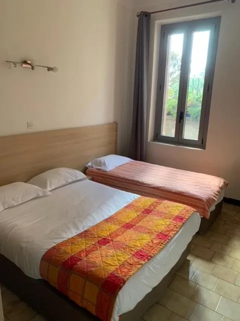 Bed in Hôtel Colombo- Porto Corse