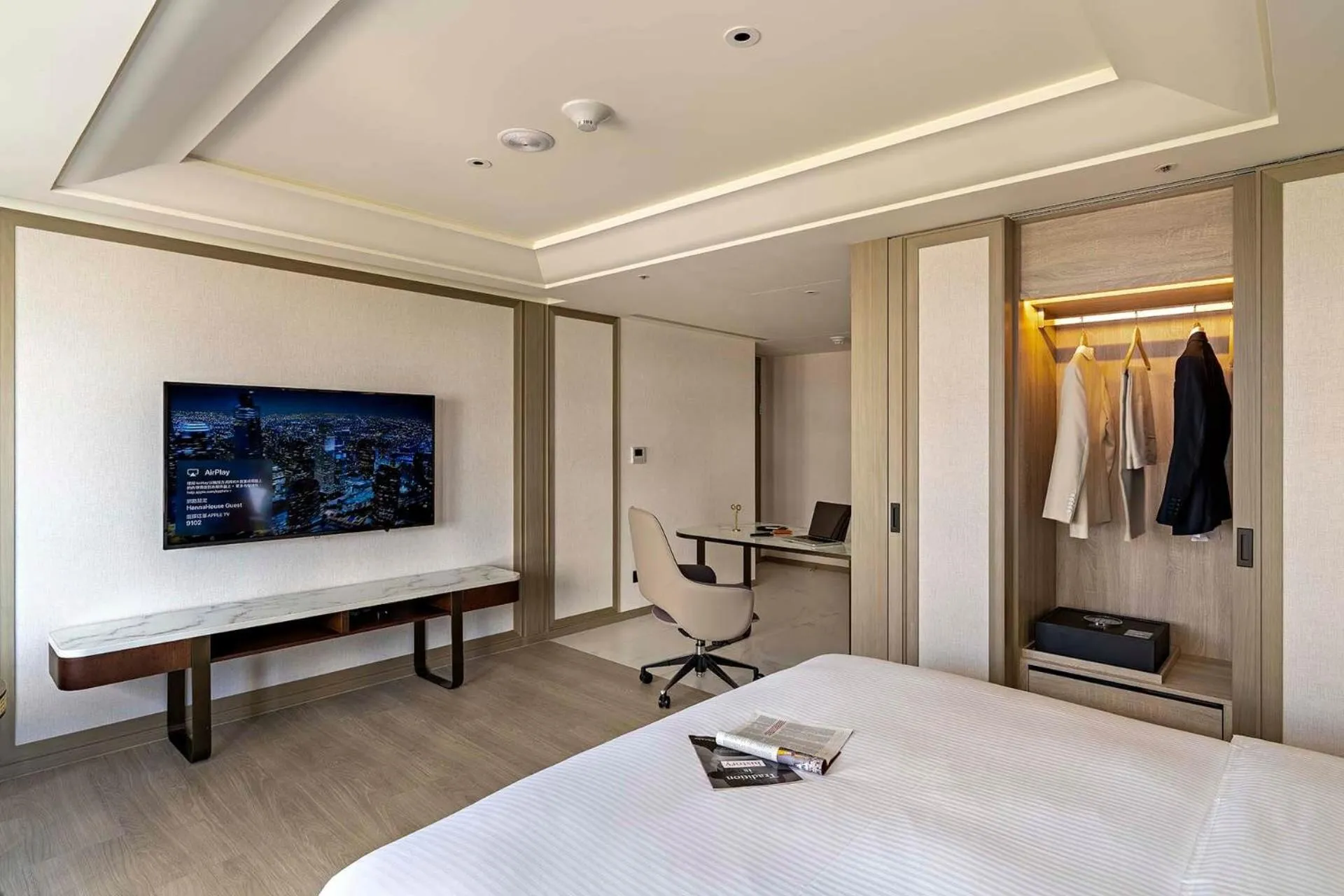 Communal lounge/ TV room, Bed in Hanns House