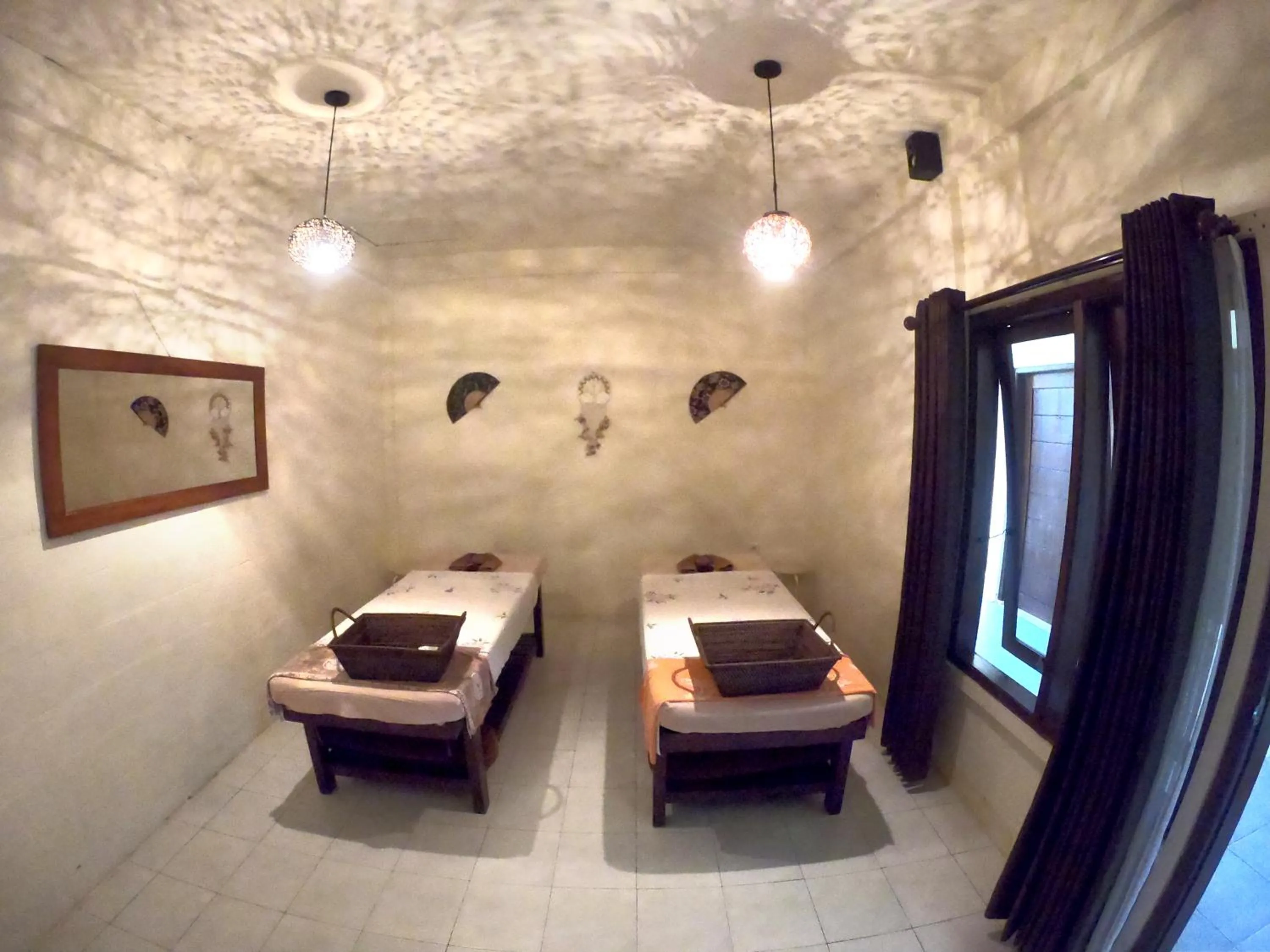 Massage, Bed in Bruga Villas Restaurant and Spa