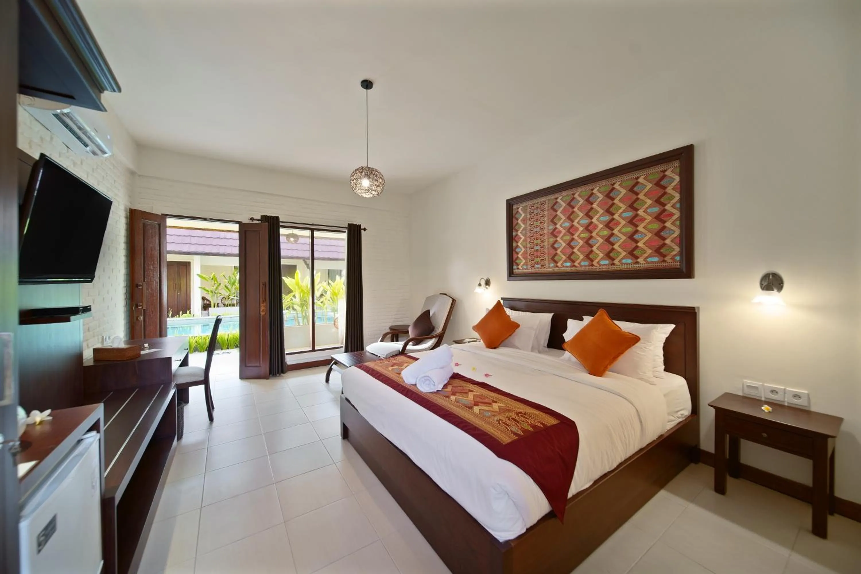 TV and multimedia, Bed in Bruga Villas Restaurant and Spa