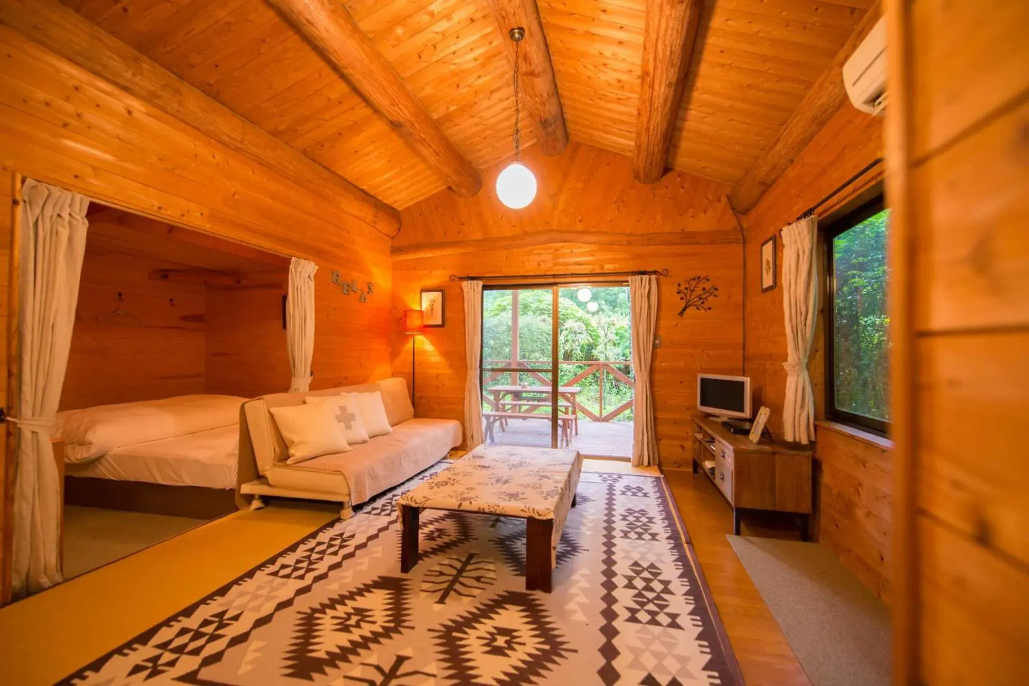 Photo of the whole room, Bed in Yufuin Tsukahara Kogen Sanso Donguri Photo of the whole room, Bed in Yufuin Tsukahara Kogen Sanso Donguri