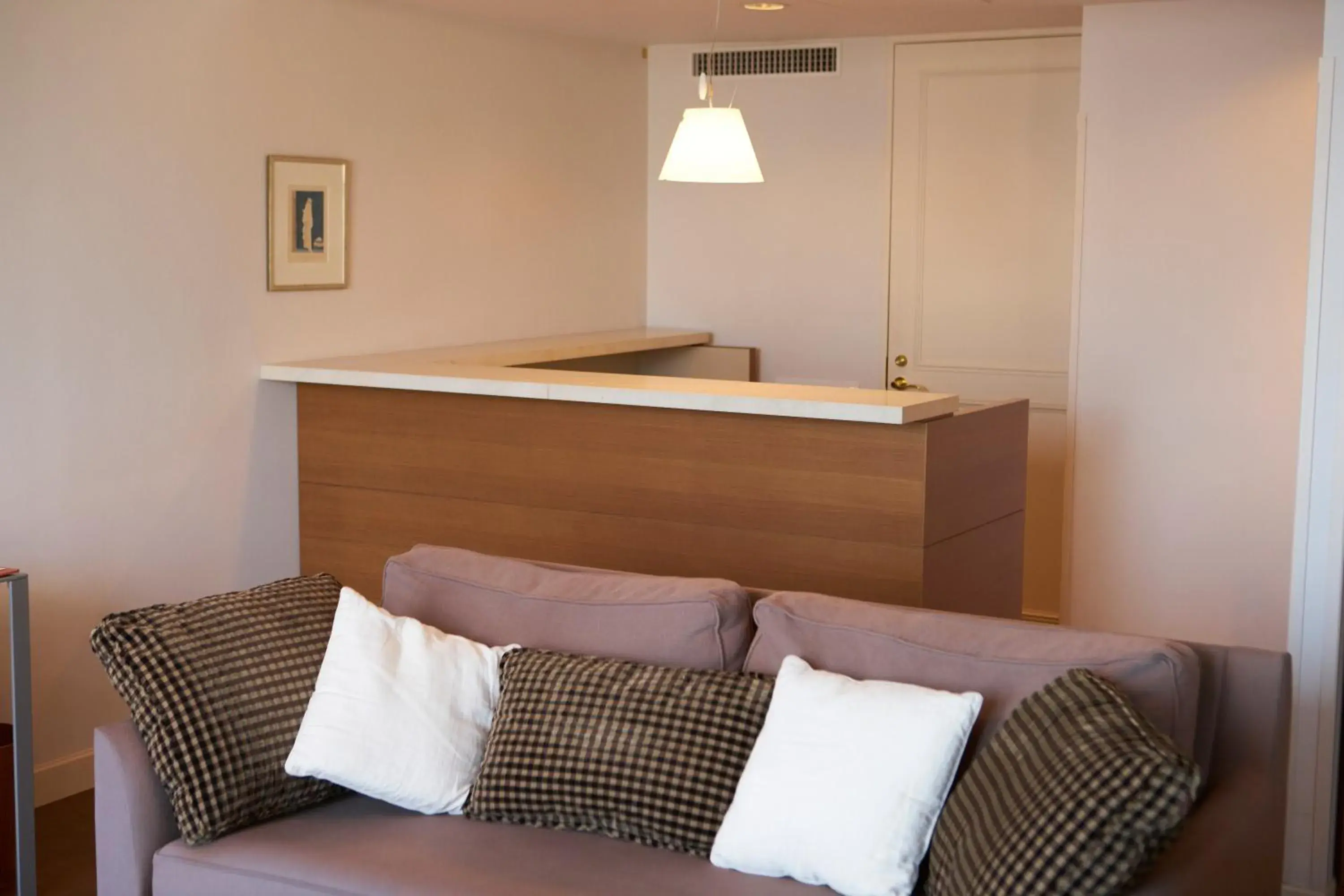 Photo of the whole room in L'Hotel de Hiei Photo of the whole room in L'Hotel de Hiei