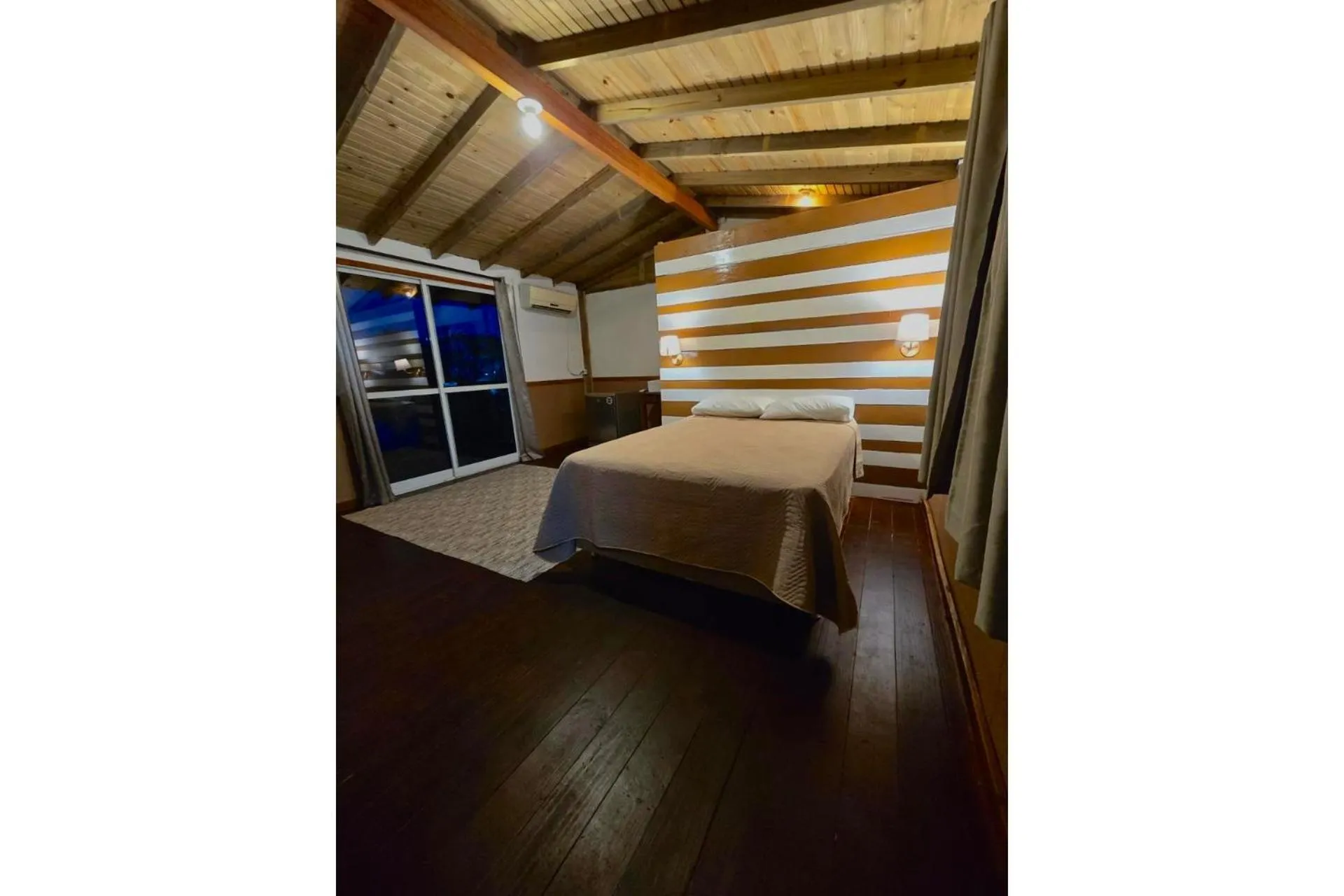 Suite with Mountain View in Essência da Guarda Surf House