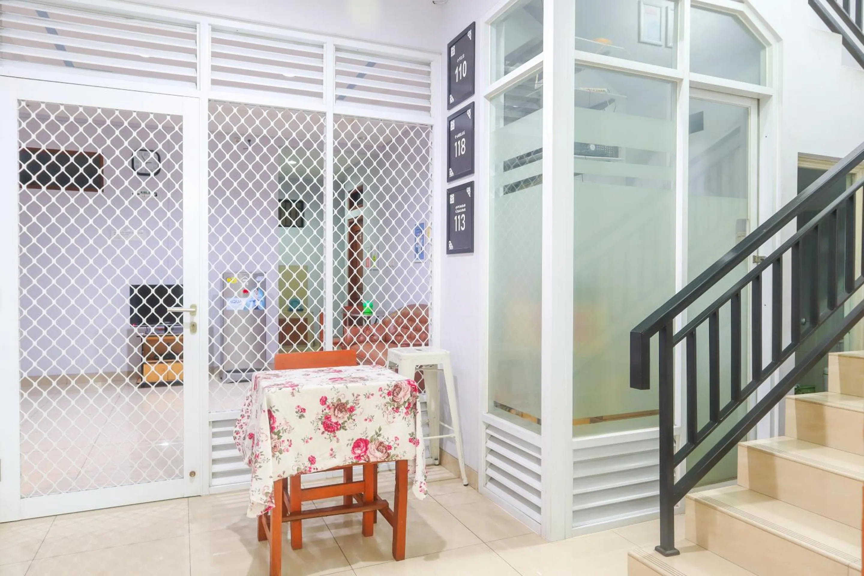 Lobby or reception in KoolKost Syariah @ Duri Kosambi