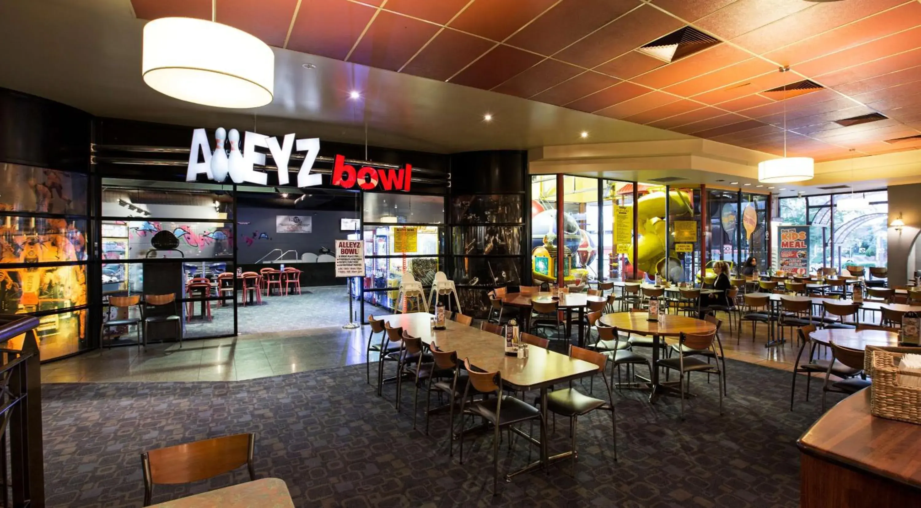 Food and drinks in Nightcap at Matthew Flinders Hotel Food and drinks in Nightcap at Matthew Flinders Hotel