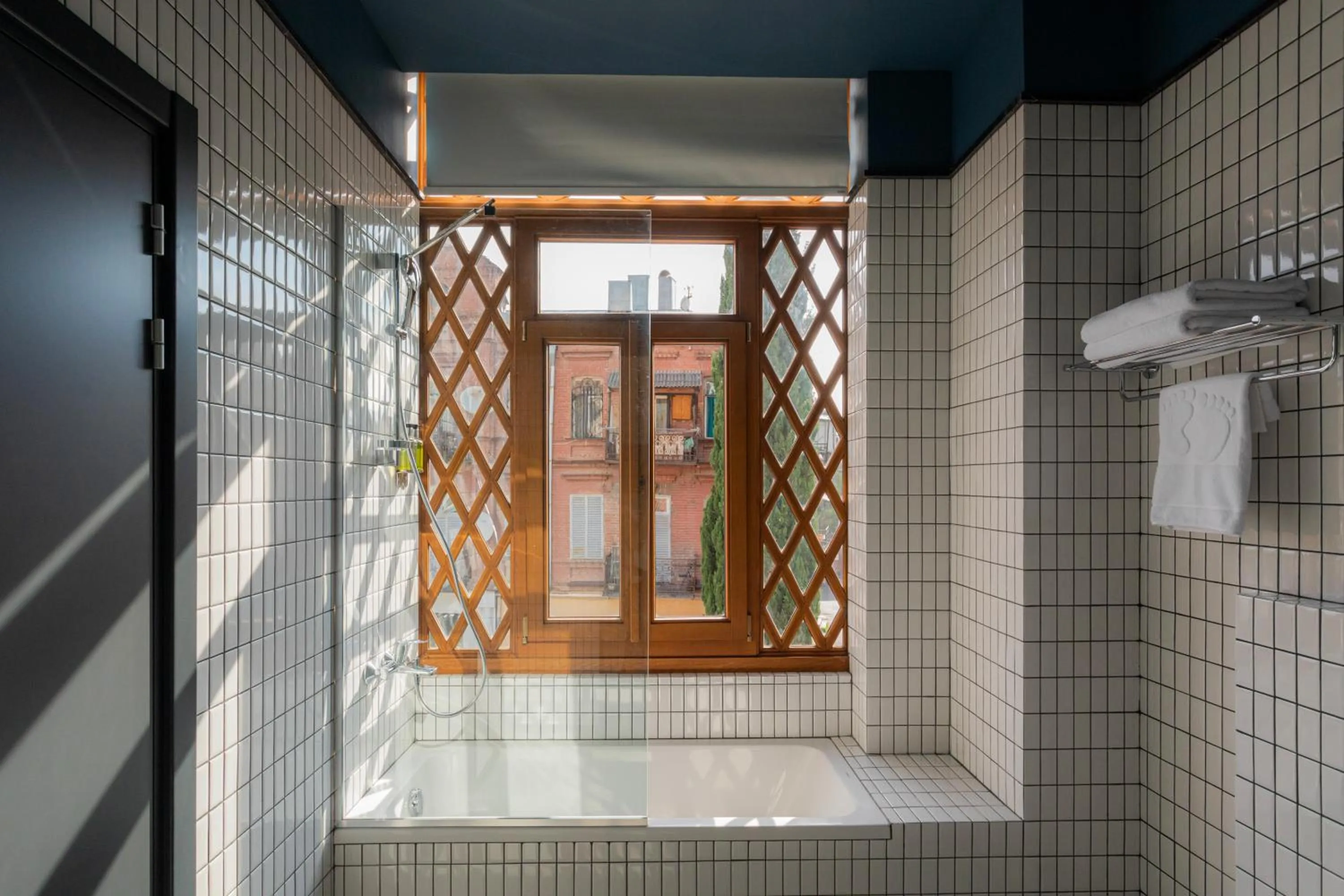 Shower in Puris Moedani Boutique Hotel