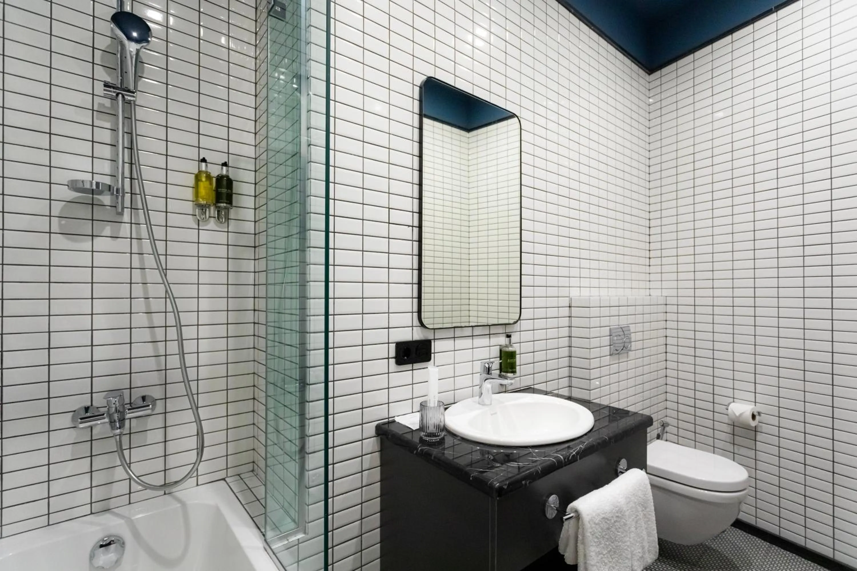 Shower in Puris Moedani Boutique Hotel