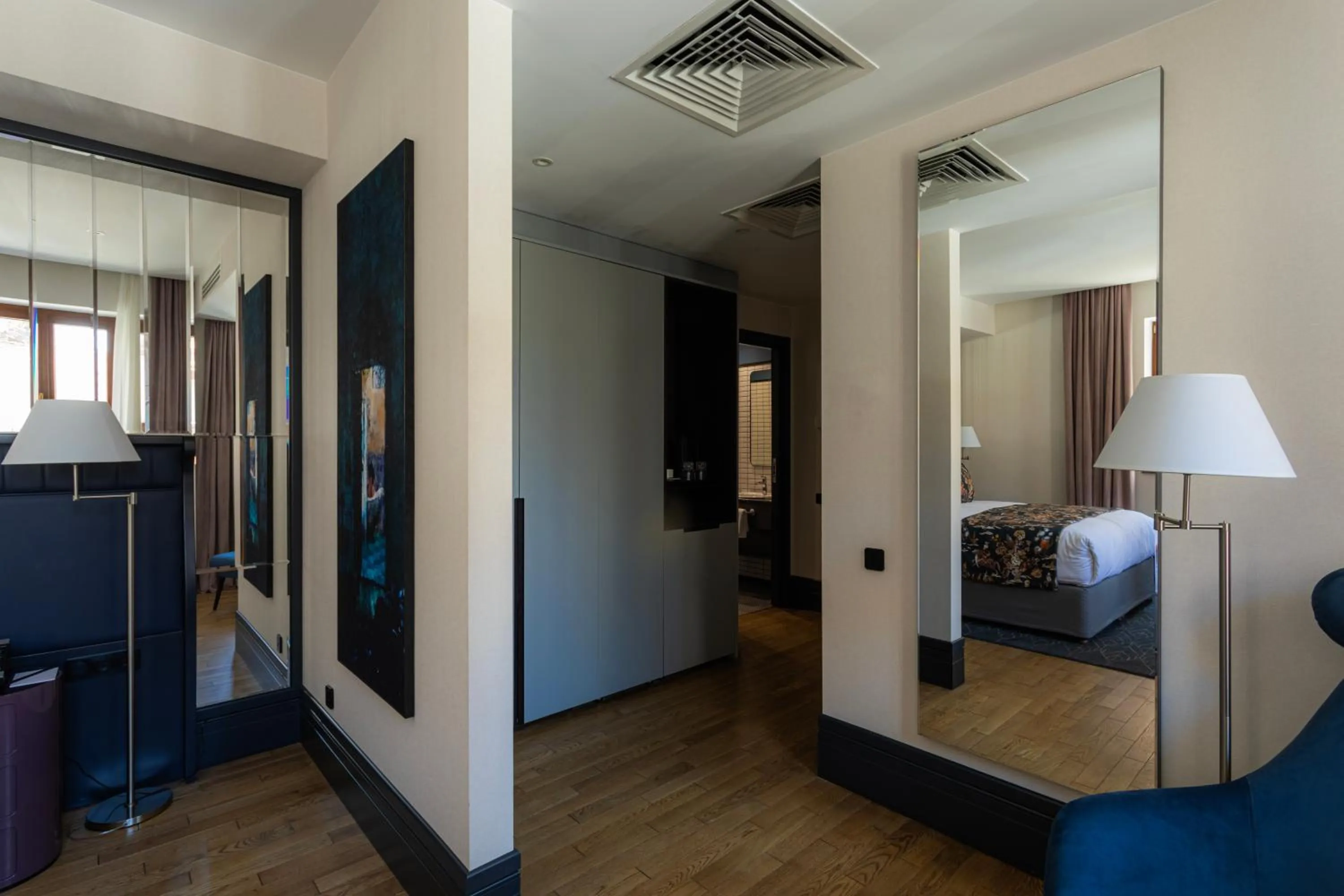 Photo of the whole room, Bed in Puris Moedani Boutique Hotel