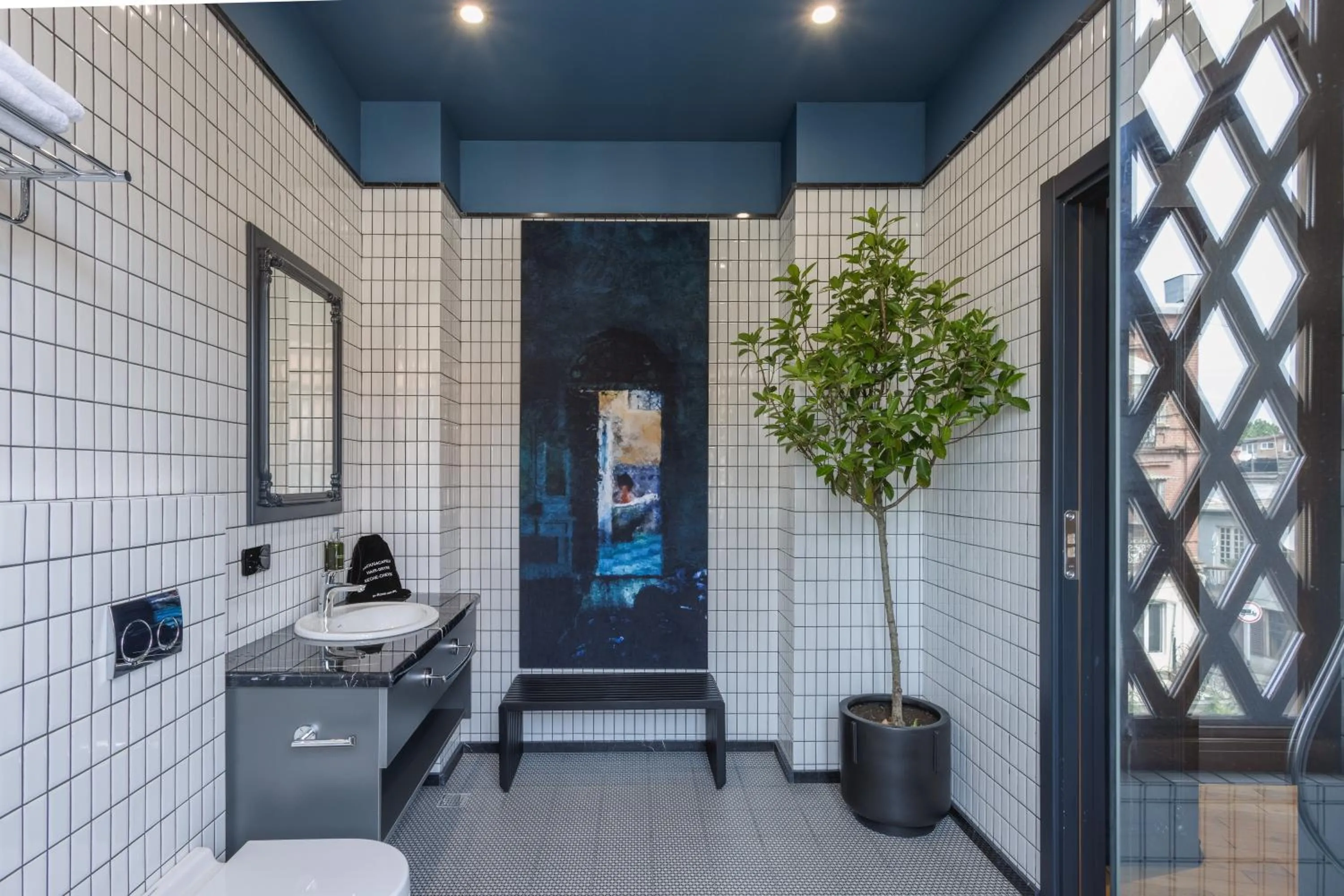 Toilet in Puris Moedani Boutique Hotel