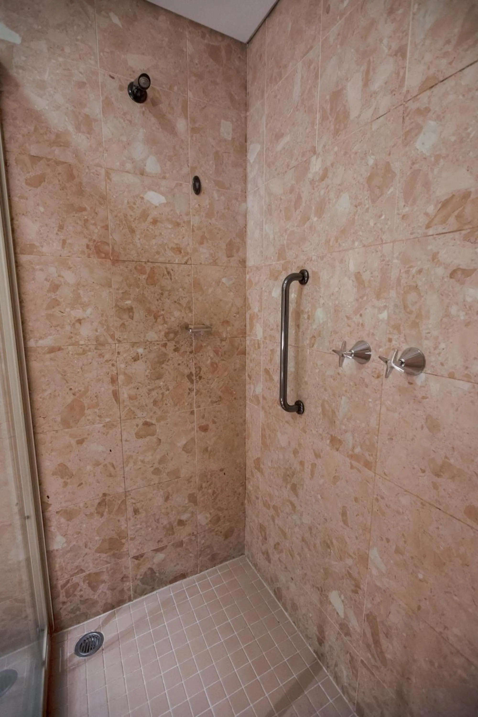 Shower in CitiClub Hotel Melbourne