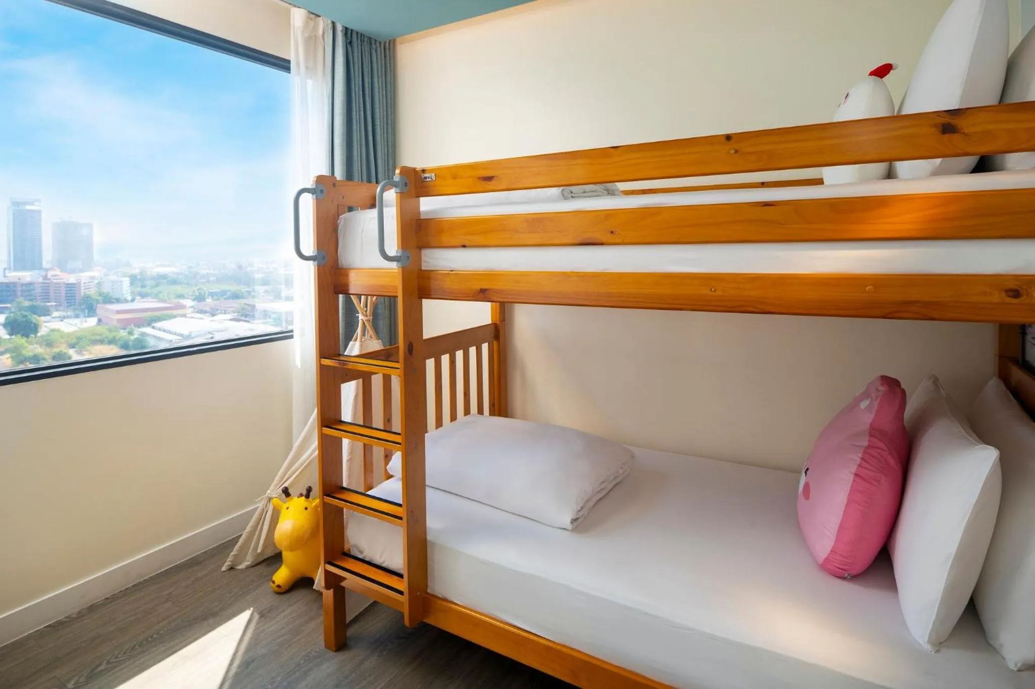 Photo of the whole room, Bed in OZO North Pattaya