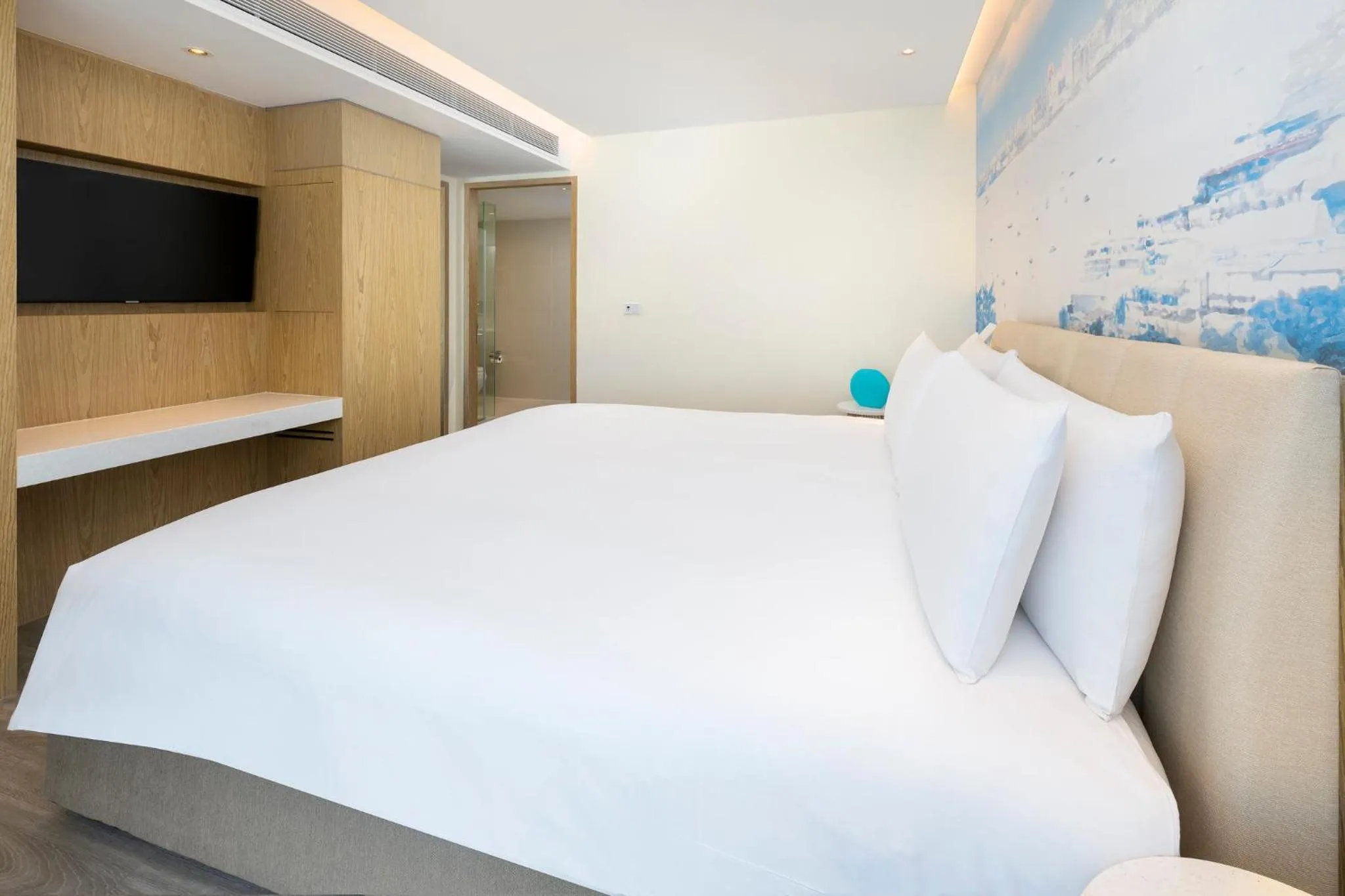 Photo of the whole room, Bed in OZO North Pattaya