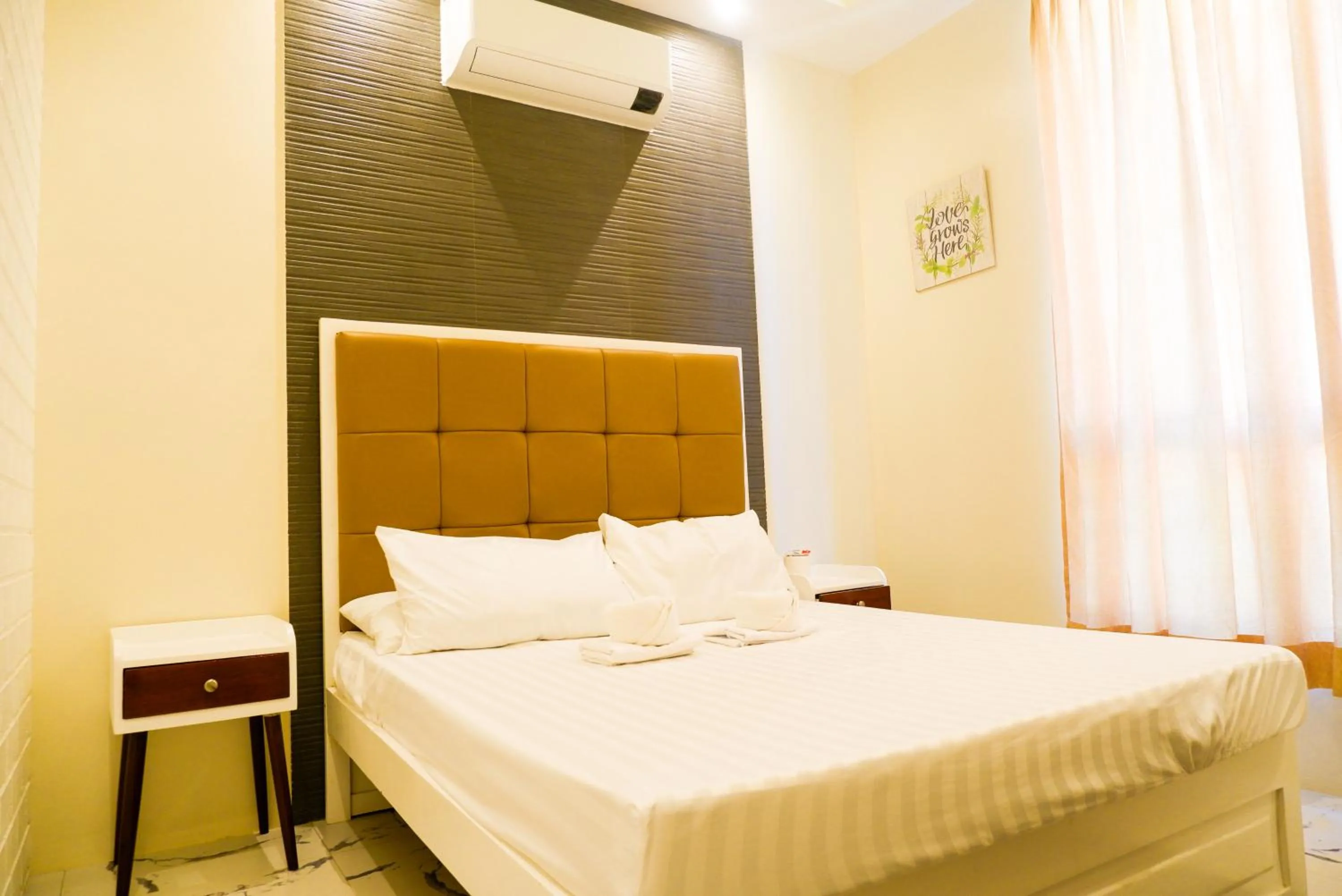 Property building, Bed in Armando's Garden Resort and Restaurant