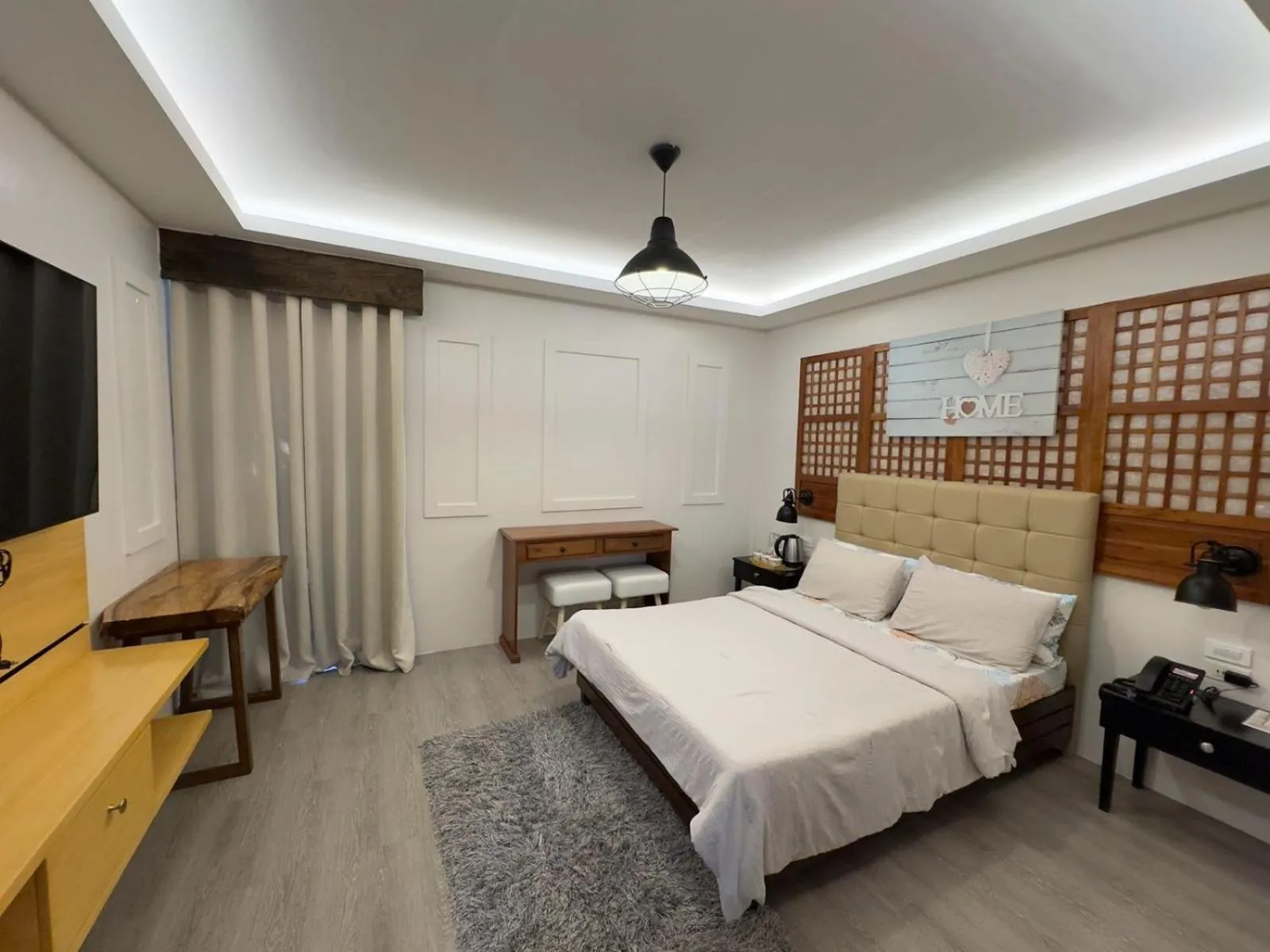 TV and multimedia, Bed in Armando's Garden Resort and Restaurant