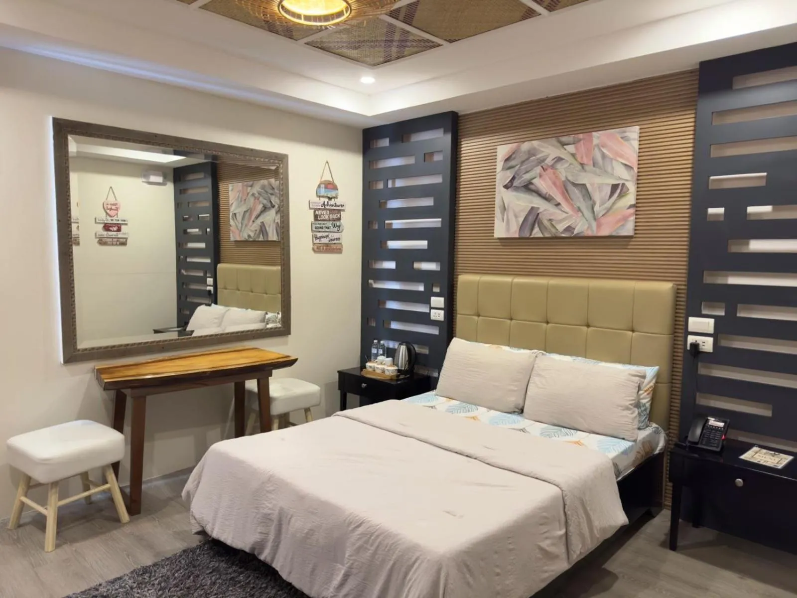 TV and multimedia, Bed in Armando's Garden Resort and Restaurant