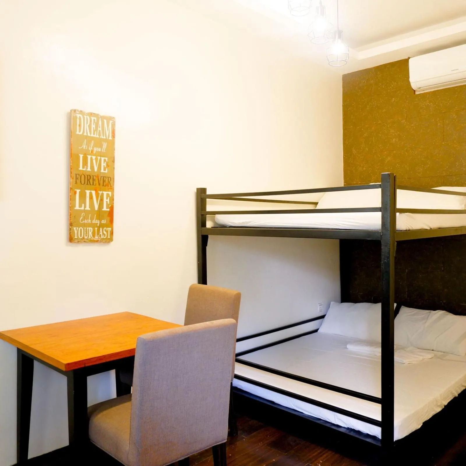 Bed in Armando's Garden Resort and Restaurant