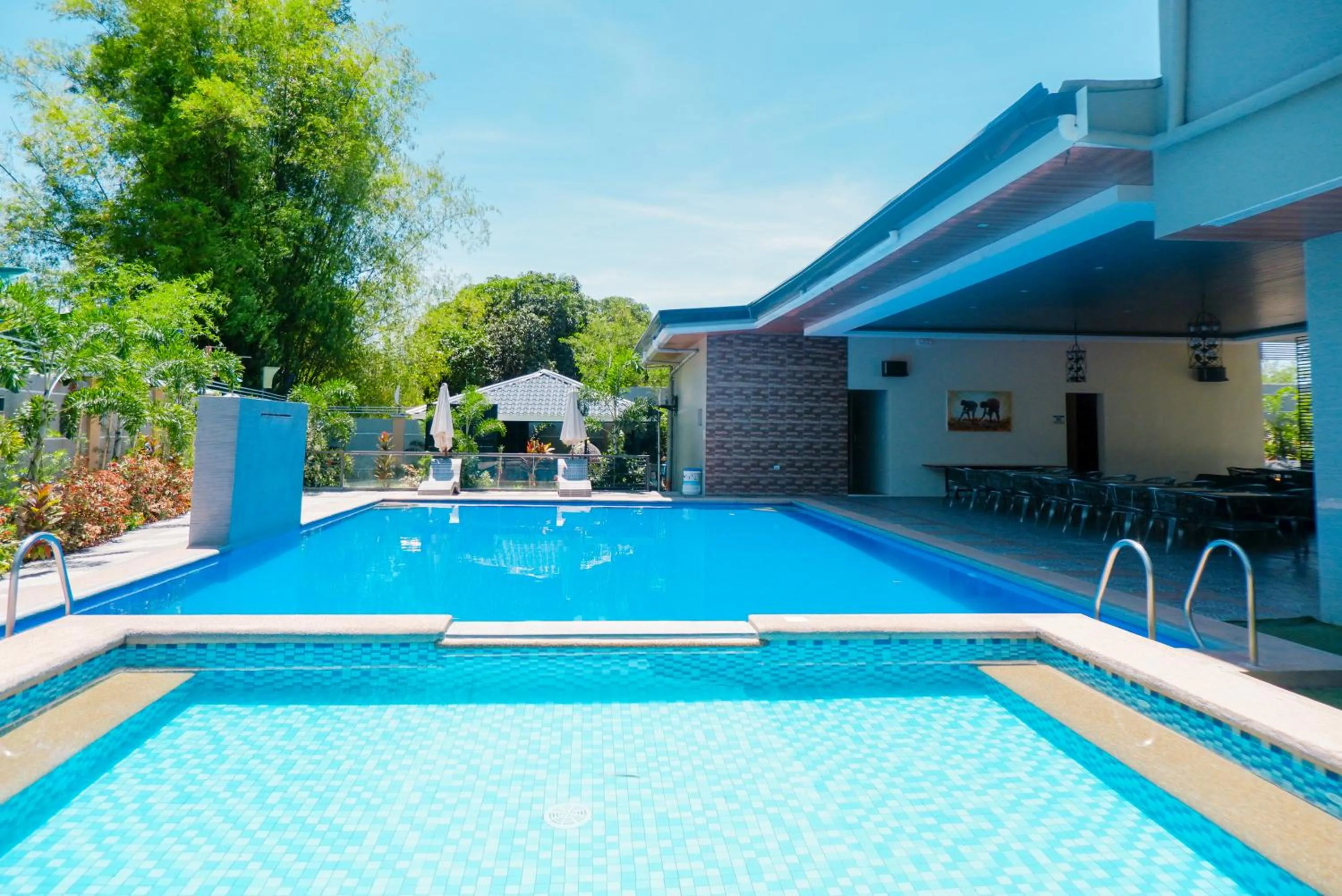 Property building in Armando's Garden Resort and Restaurant