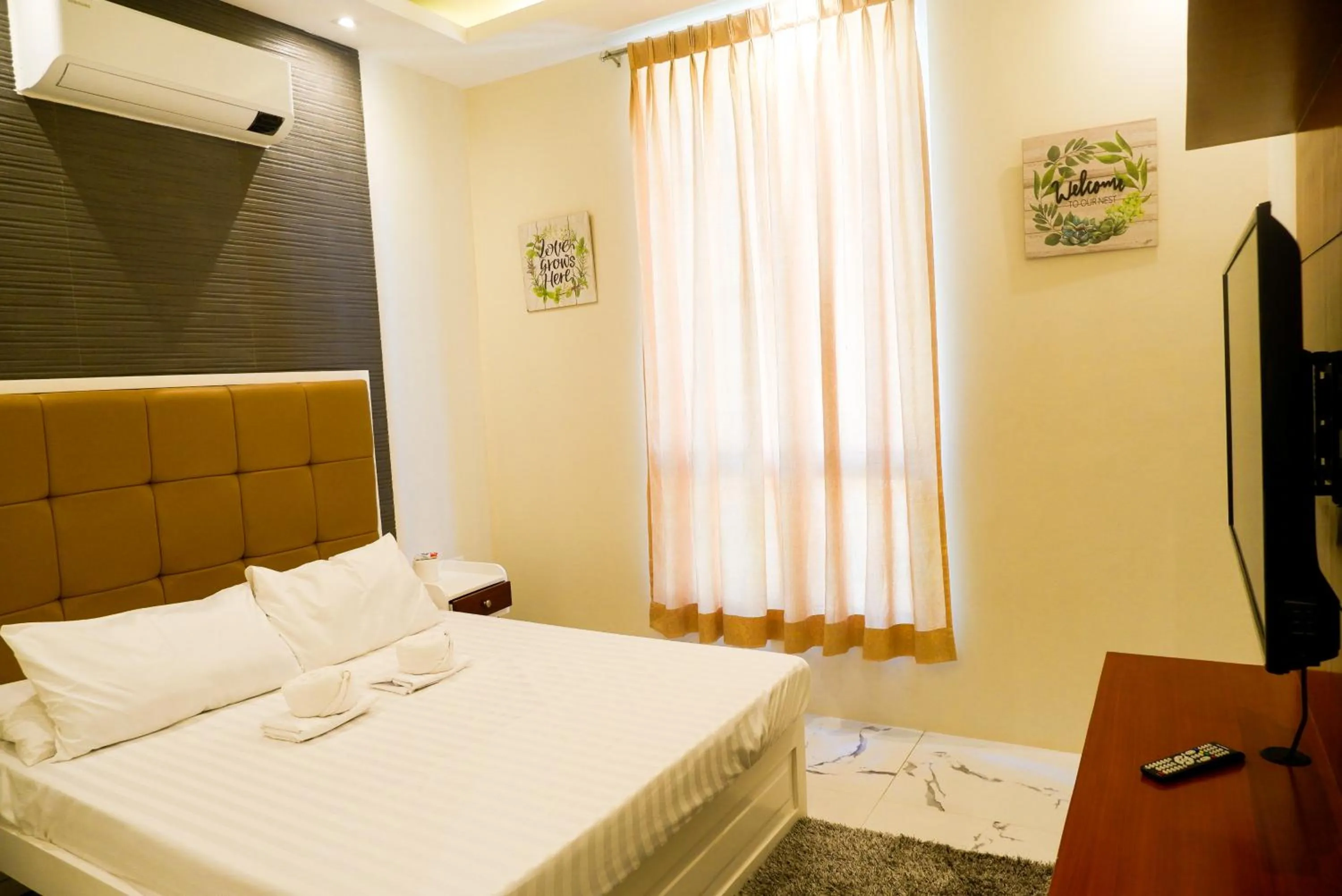 Property building, Bed in Armando's Garden Resort and Restaurant