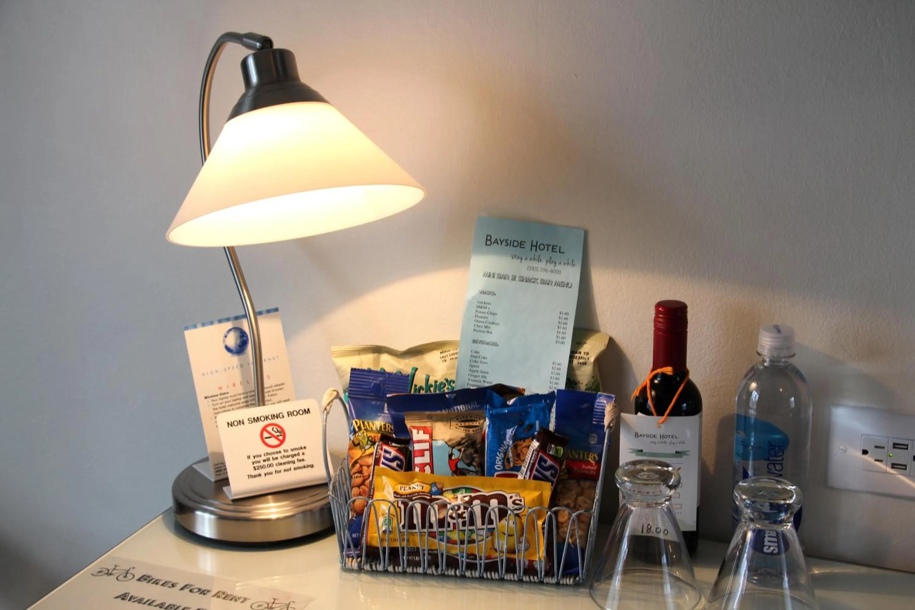 Food and drinks in Bayside Hotel