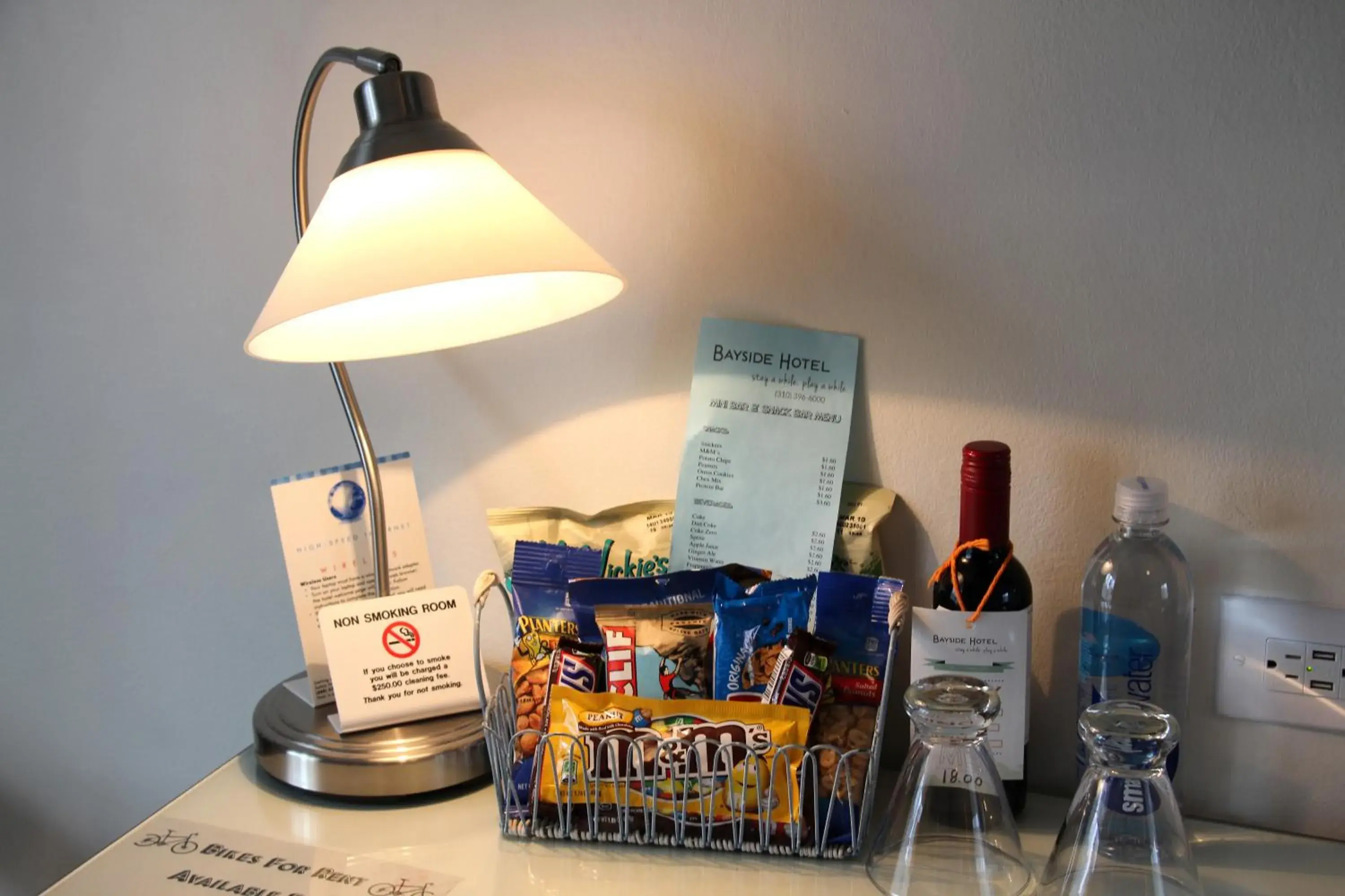 Food and drinks in Bayside Hotel Food and drinks in Bayside Hotel