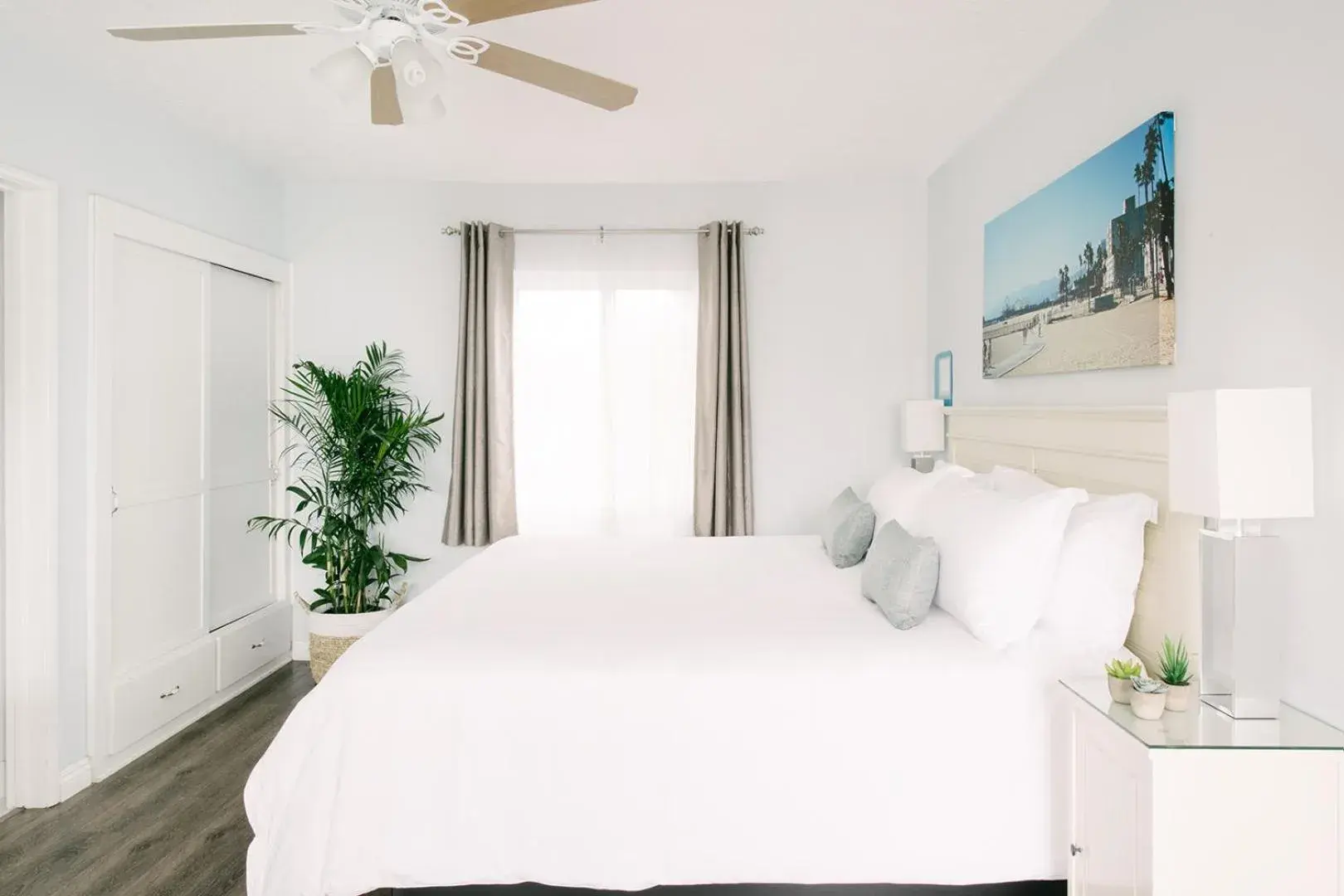 Bedroom, Bed in Bayside Hotel Bedroom, Bed in Bayside Hotel