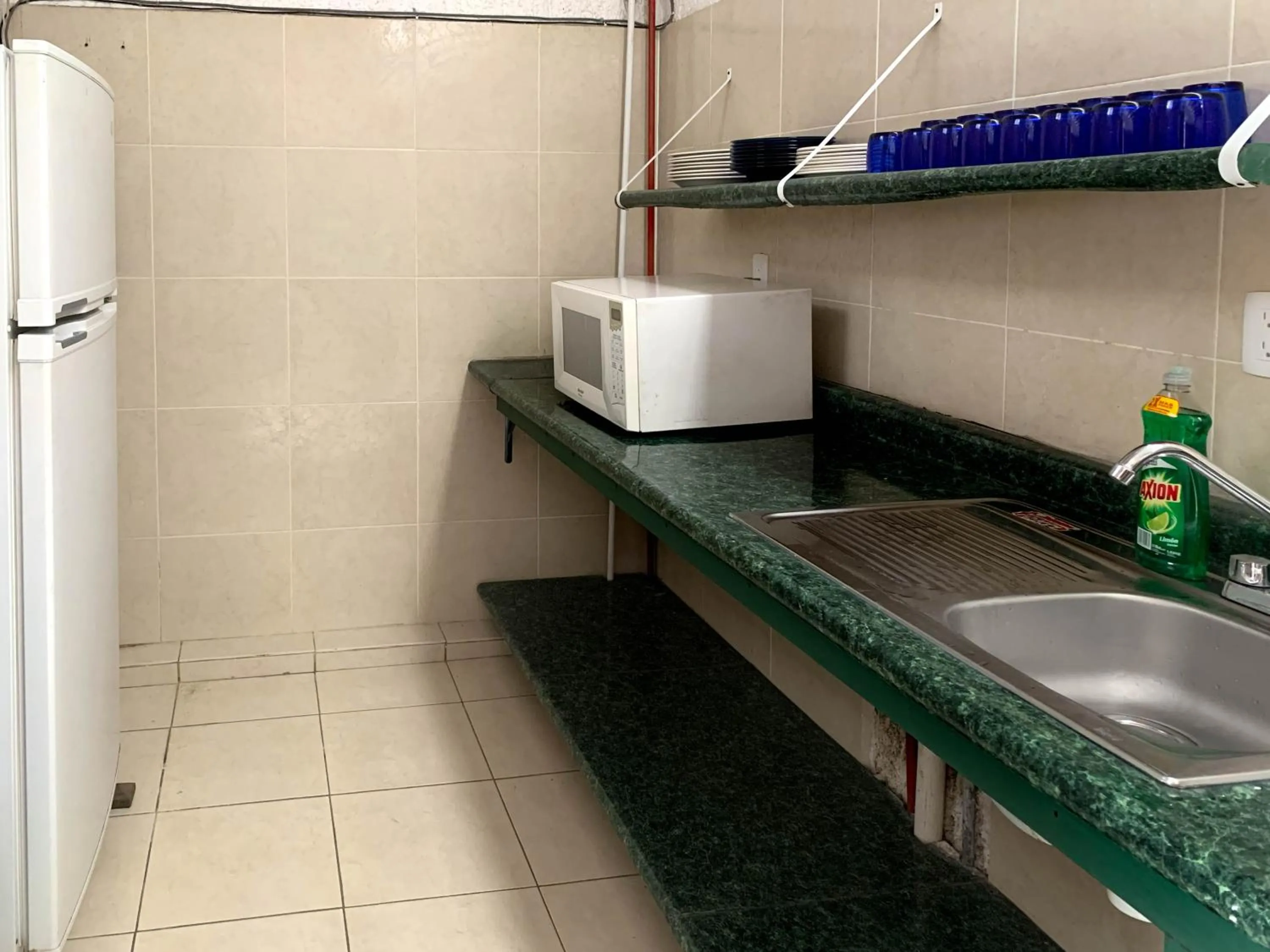 Communal kitchen in La Casa del Expositor