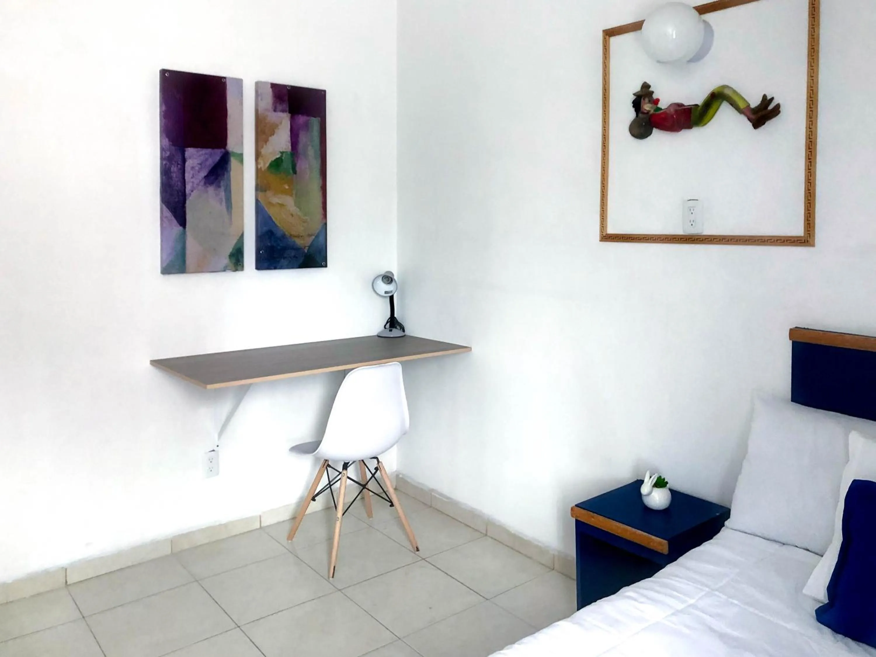 Photo of the whole room in La Casa del Expositor