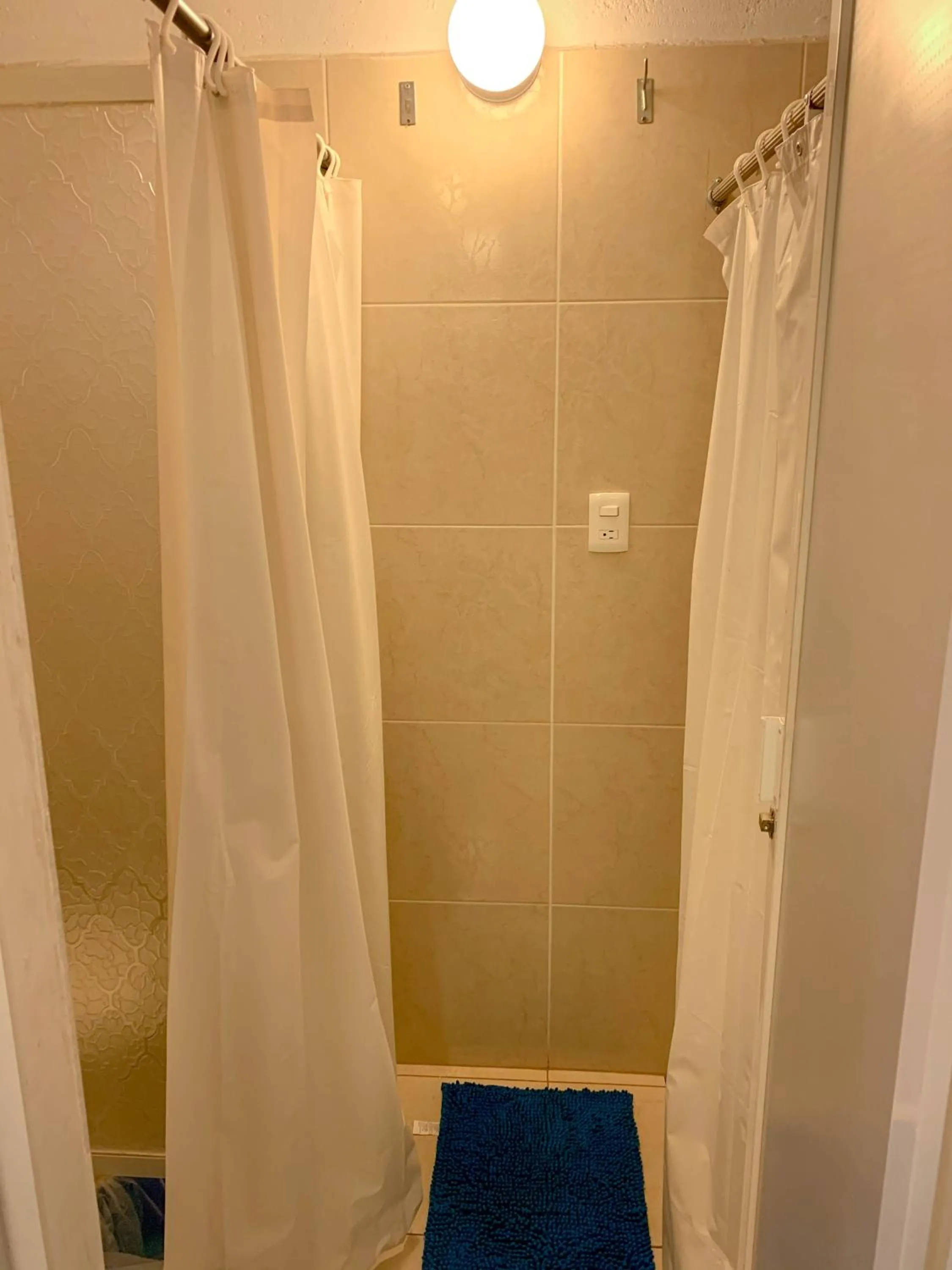 Shower in La Casa del Expositor