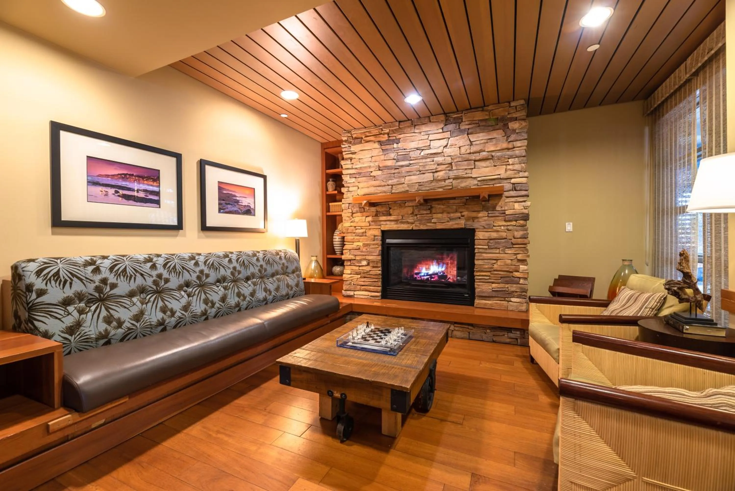 Living room in The Lodge at Tiburon
