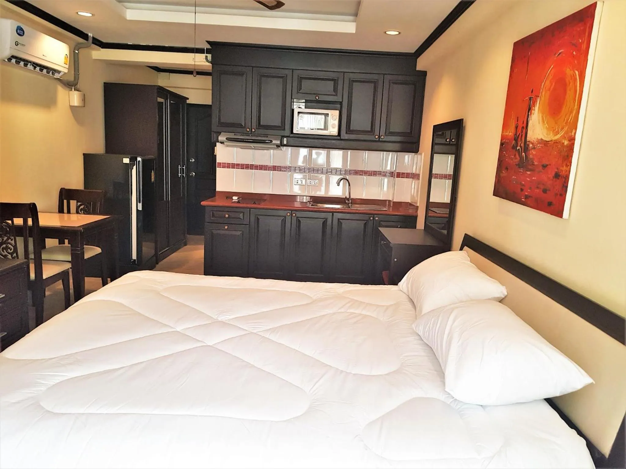 Bedroom, Bed in Jomtien beach condo sea view studio apartment 12th floor