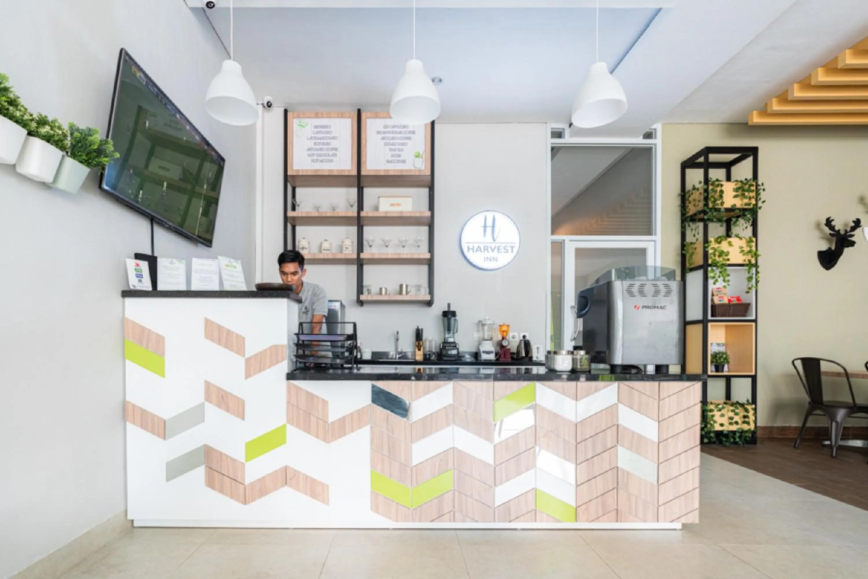 Restaurant/places to eat in RedDoorz Plus At Harvest Inn Panakkukang