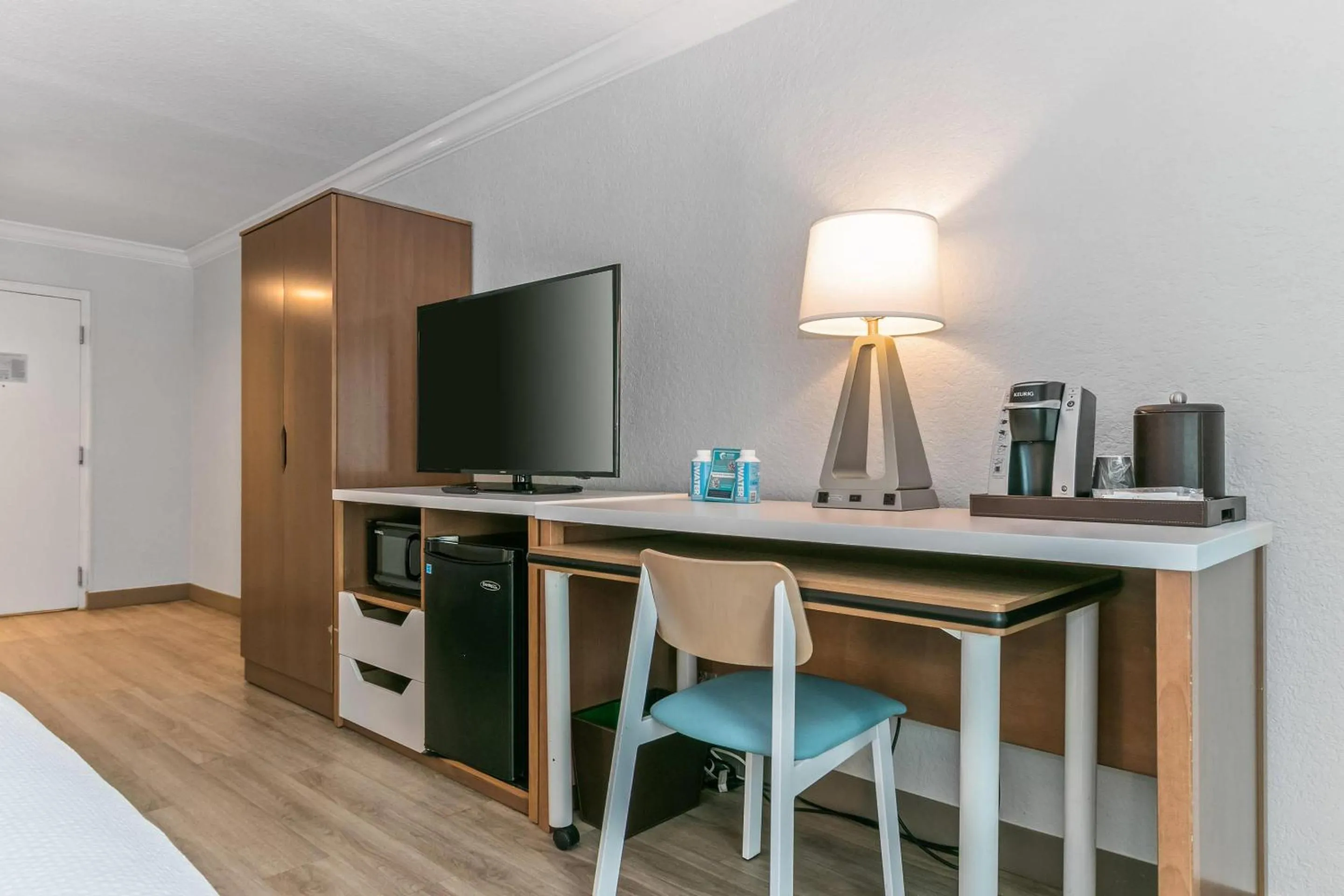 Bedroom in Dolphin Sands Clearwater Beach, an Ascend Collection Hotel