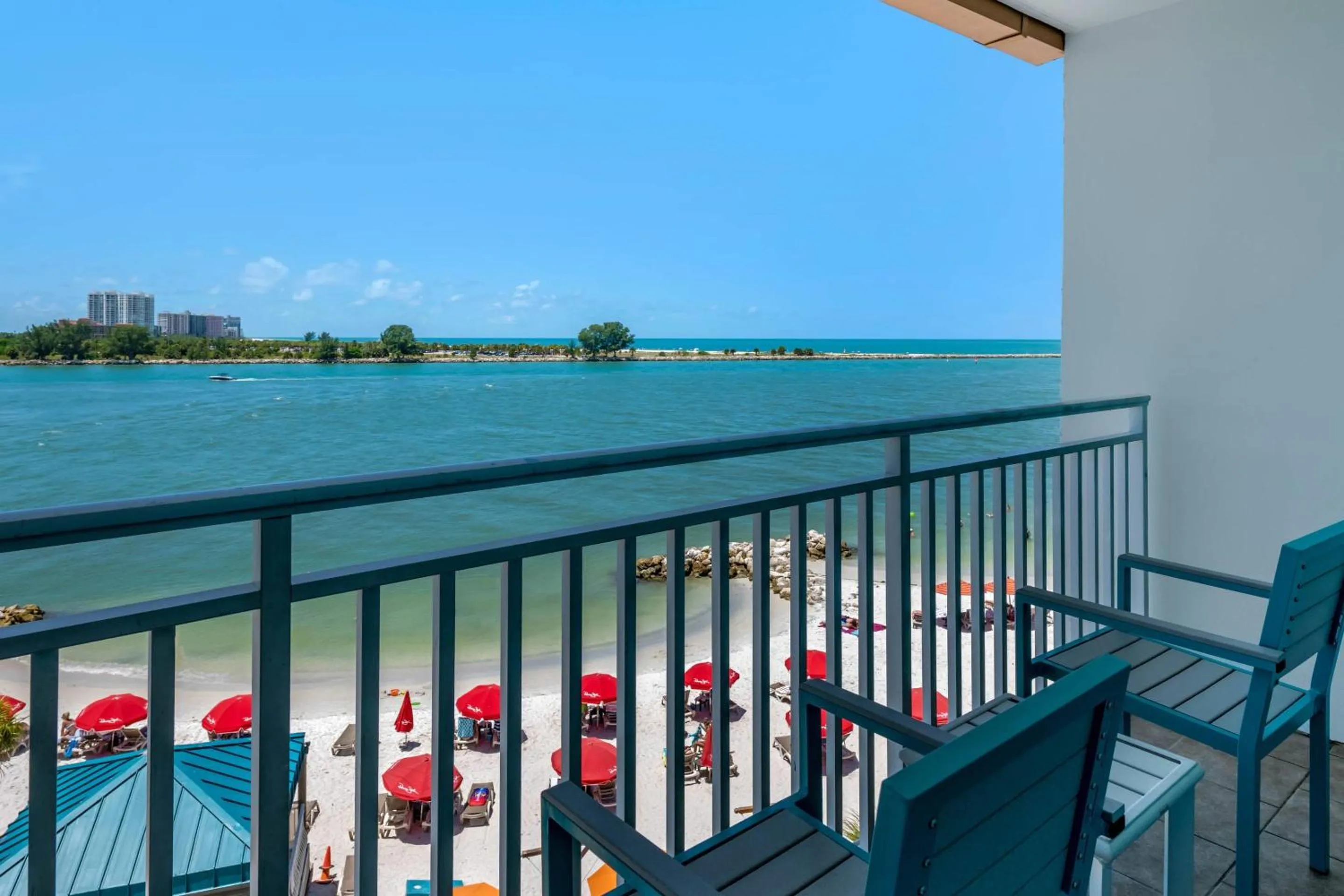 Bedroom in Dolphin Sands Clearwater Beach, an Ascend Collection Hotel