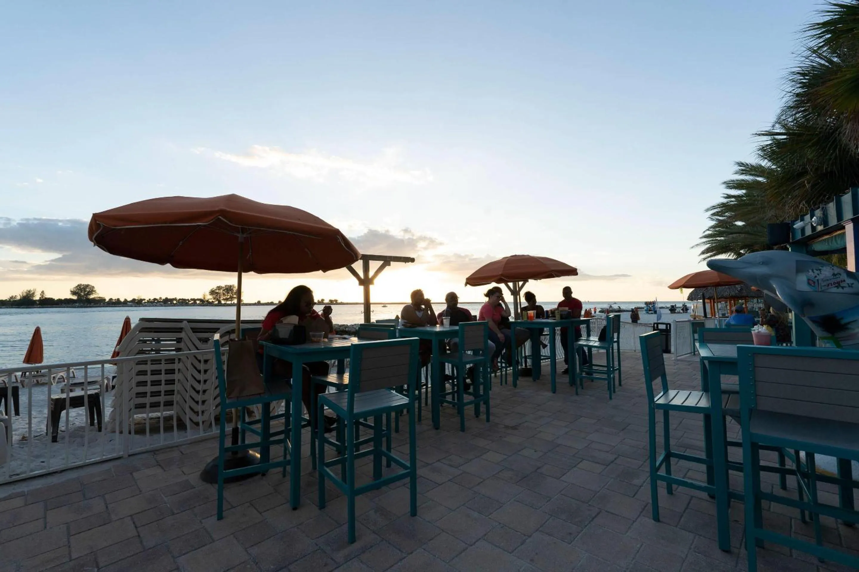Restaurant/places to eat in Dolphin Sands Clearwater Beach, an Ascend Collection Hotel