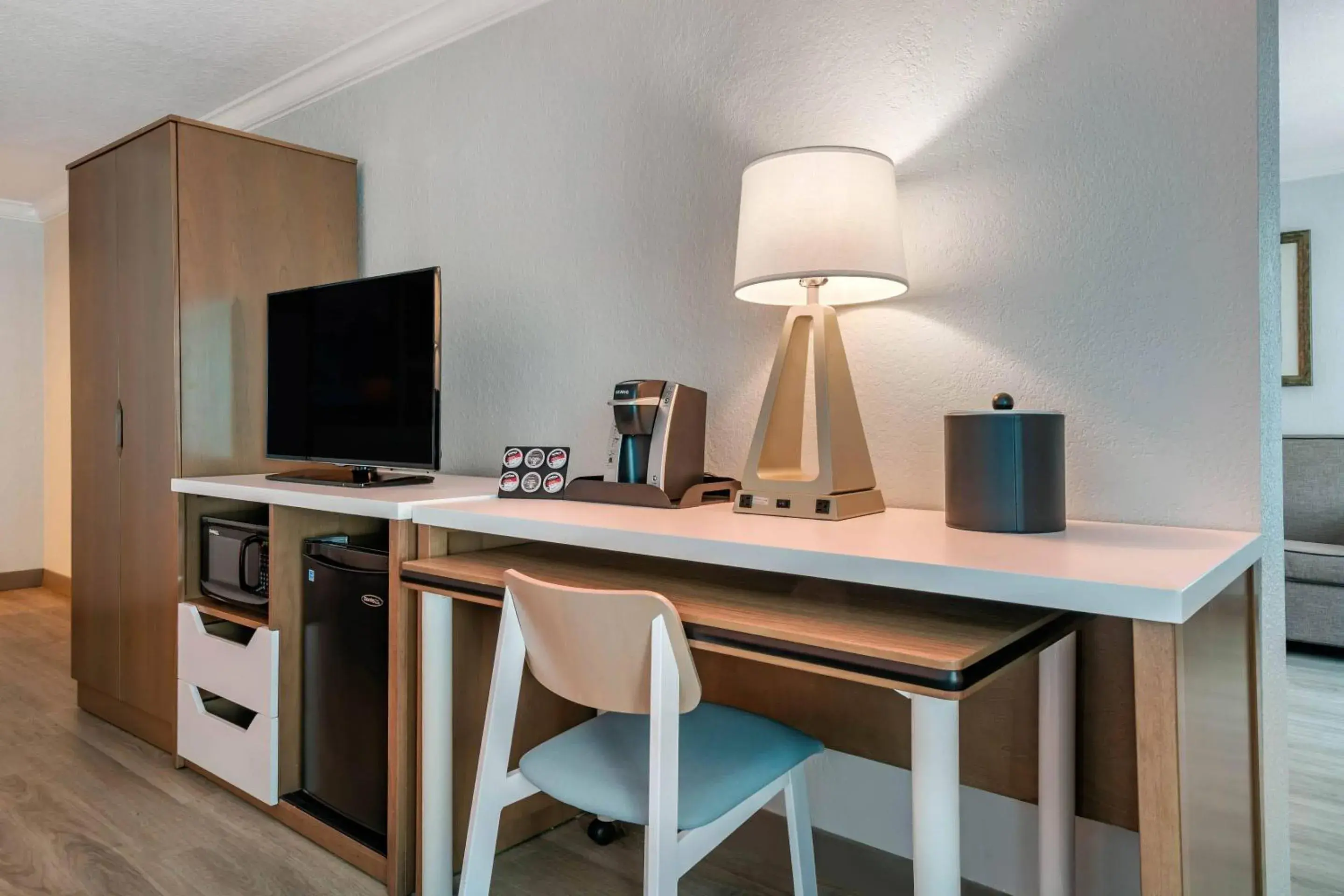 Queen Suite with Two Queen Beds - Non-Smoking in Dolphin Sands Clearwater Beach, an Ascend Collection Hotel Queen Suite with Two Queen Beds - Non-Smoking in Dolphin Sands Clearwater Beach, an Ascend Collection Hotel