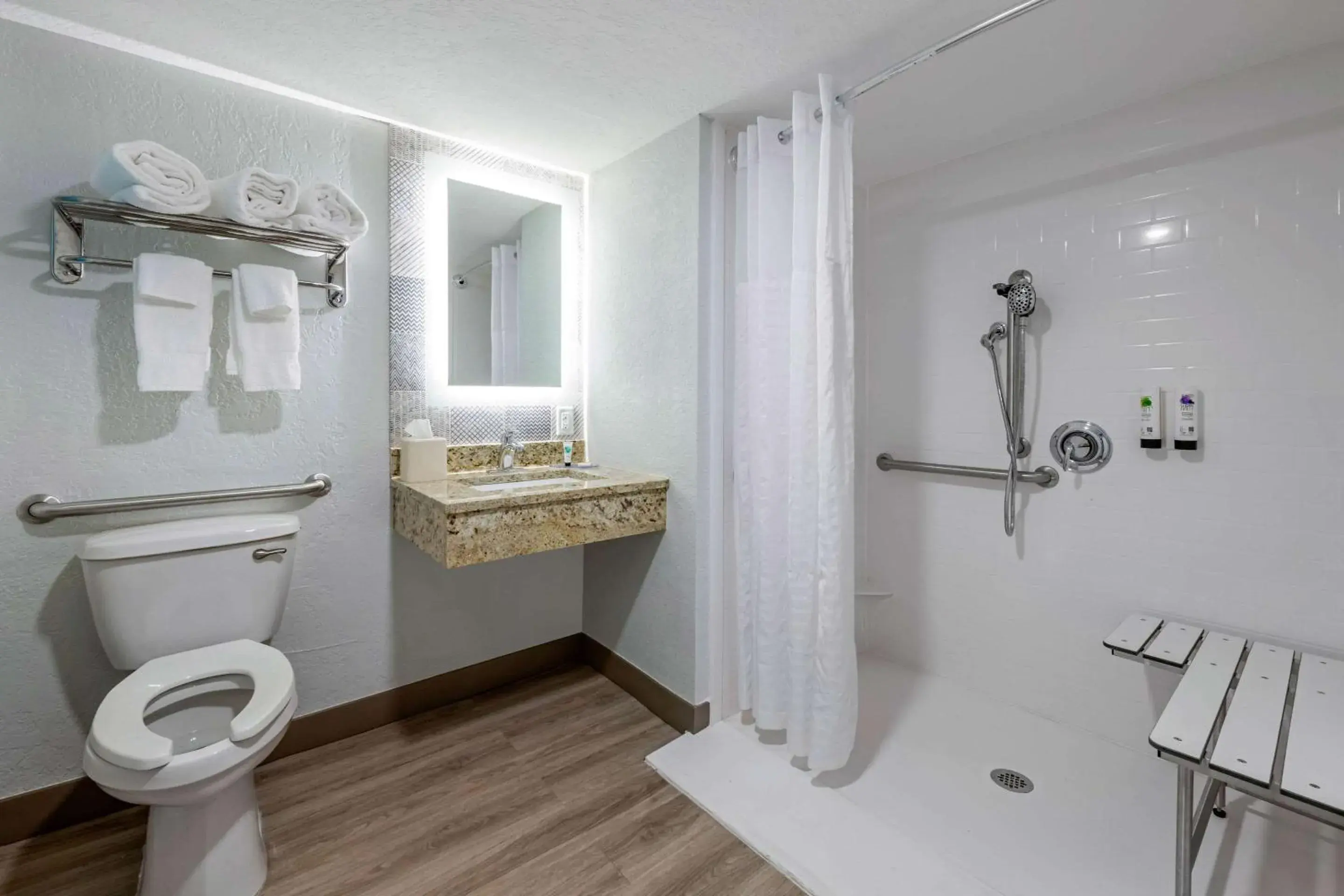 Bedroom in Winter the Dolphins Beach Club, Ascend Hotel Collection Bedroom in Winter the Dolphins Beach Club, Ascend Hotel Collection