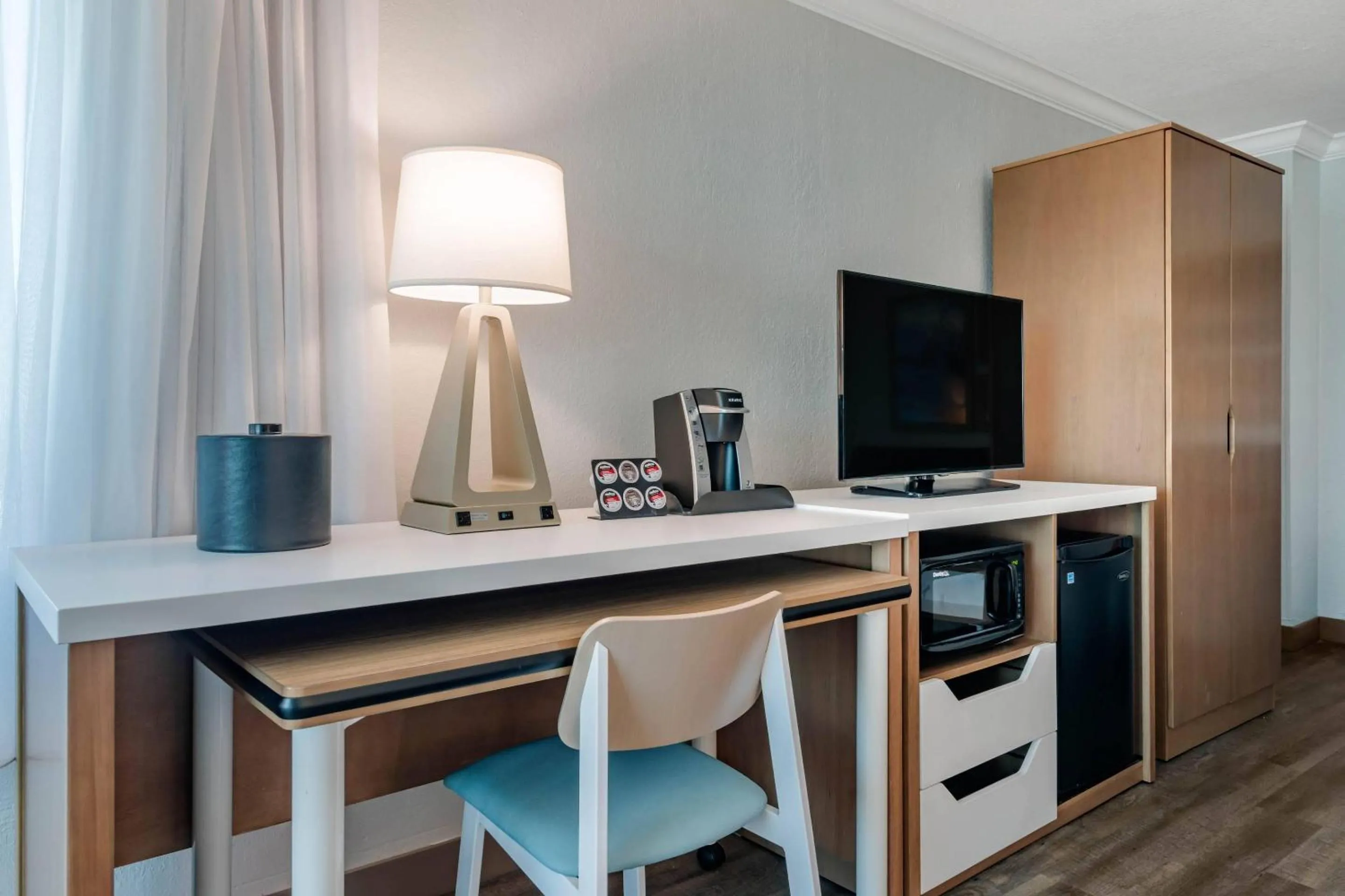 Bedroom in Dolphin Sands Clearwater Beach, an Ascend Collection Hotel