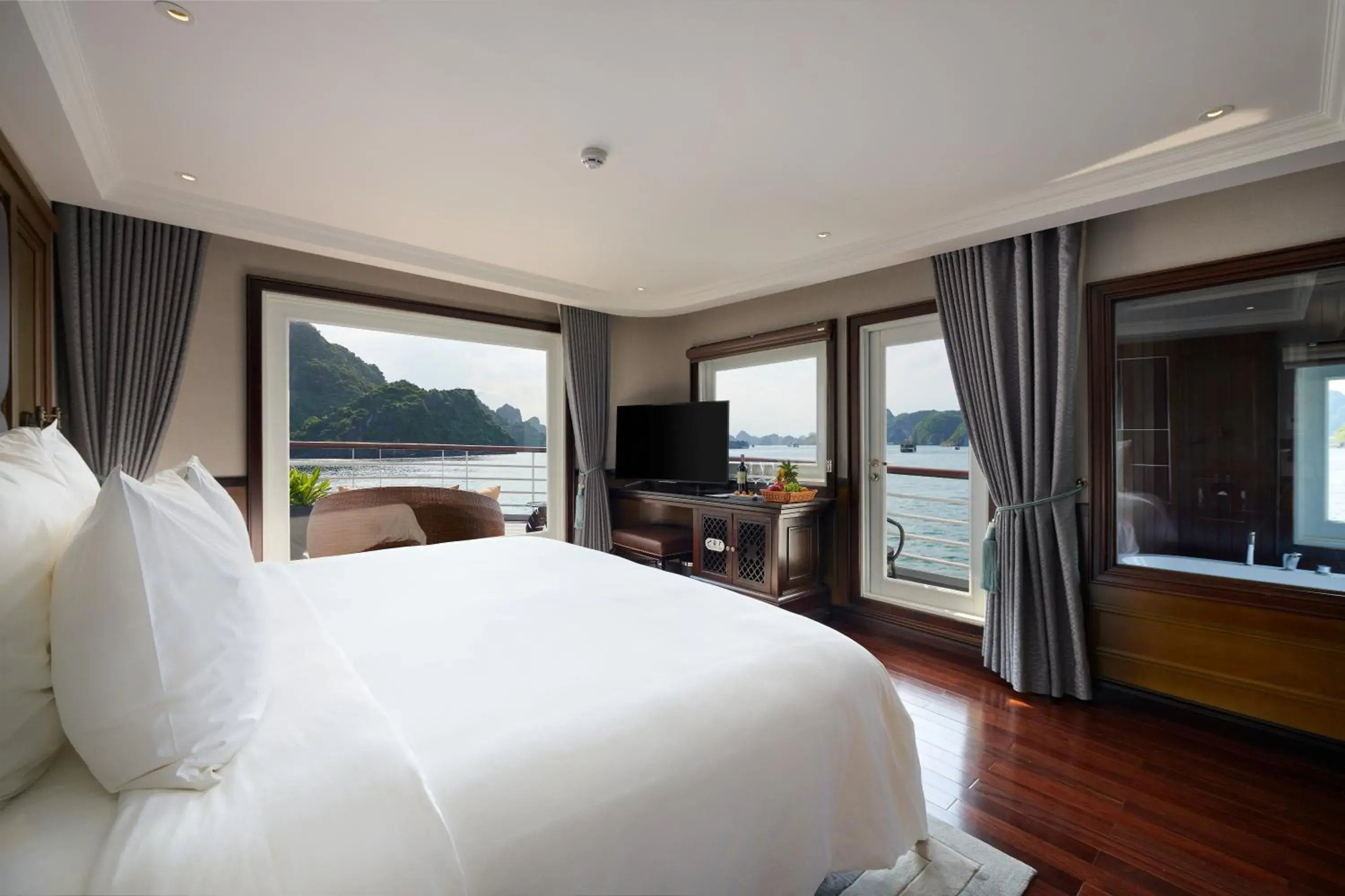 Bed in Paradise Grand Cruise - Lan Ha Bay Bed in Paradise Grand Cruise - Lan Ha Bay