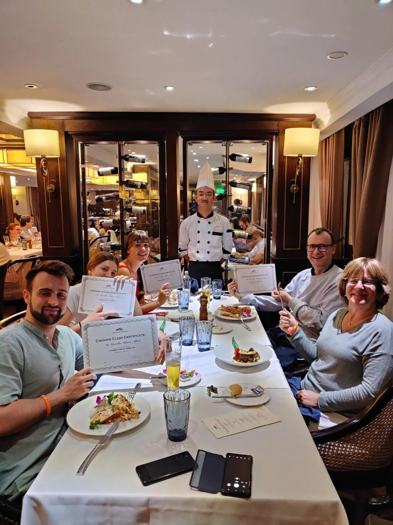 Restaurant/places to eat in Paradise Grand Cruise - Lan Ha Bay