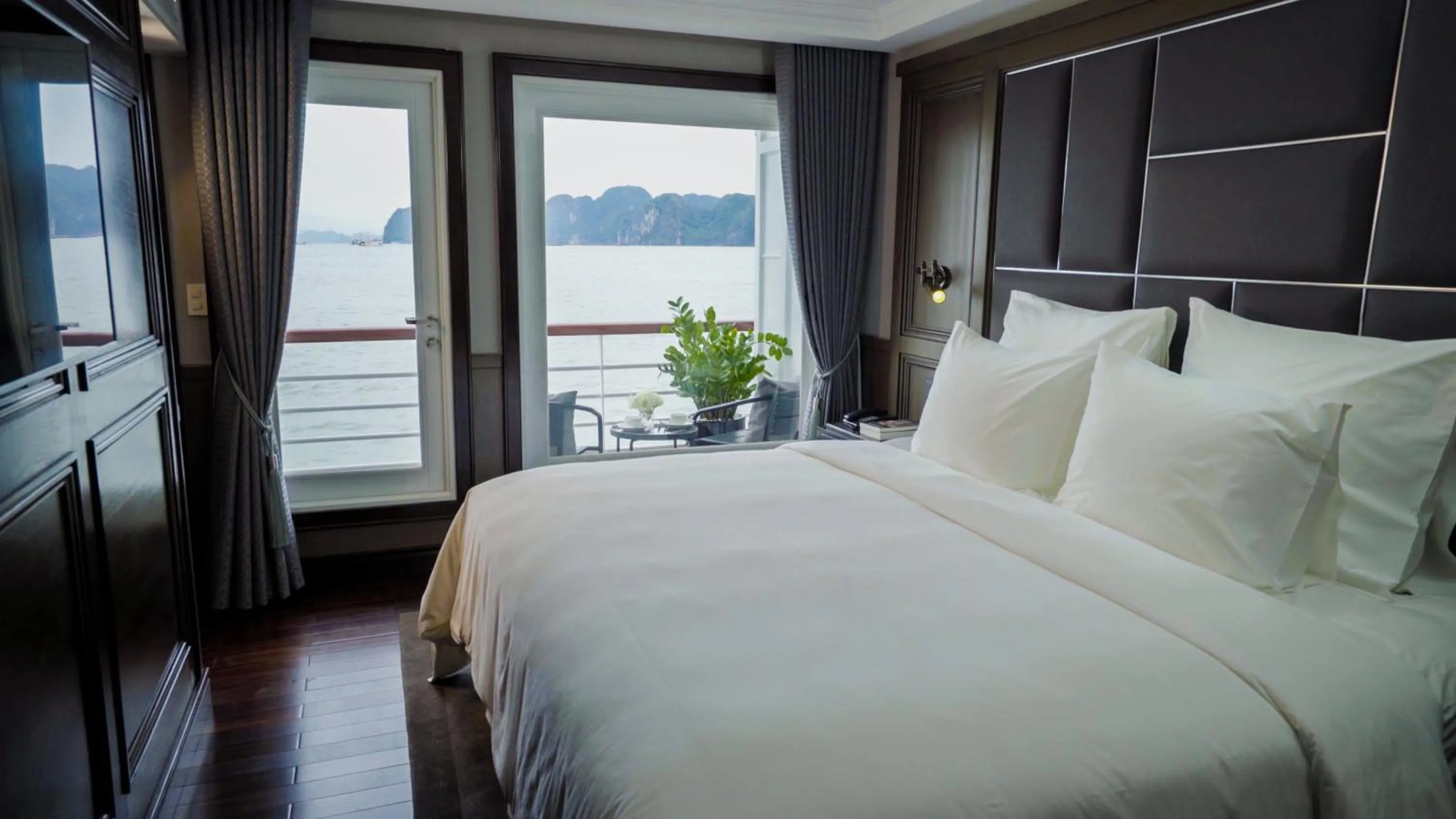 Bed in Paradise Grand Cruise - Lan Ha Bay