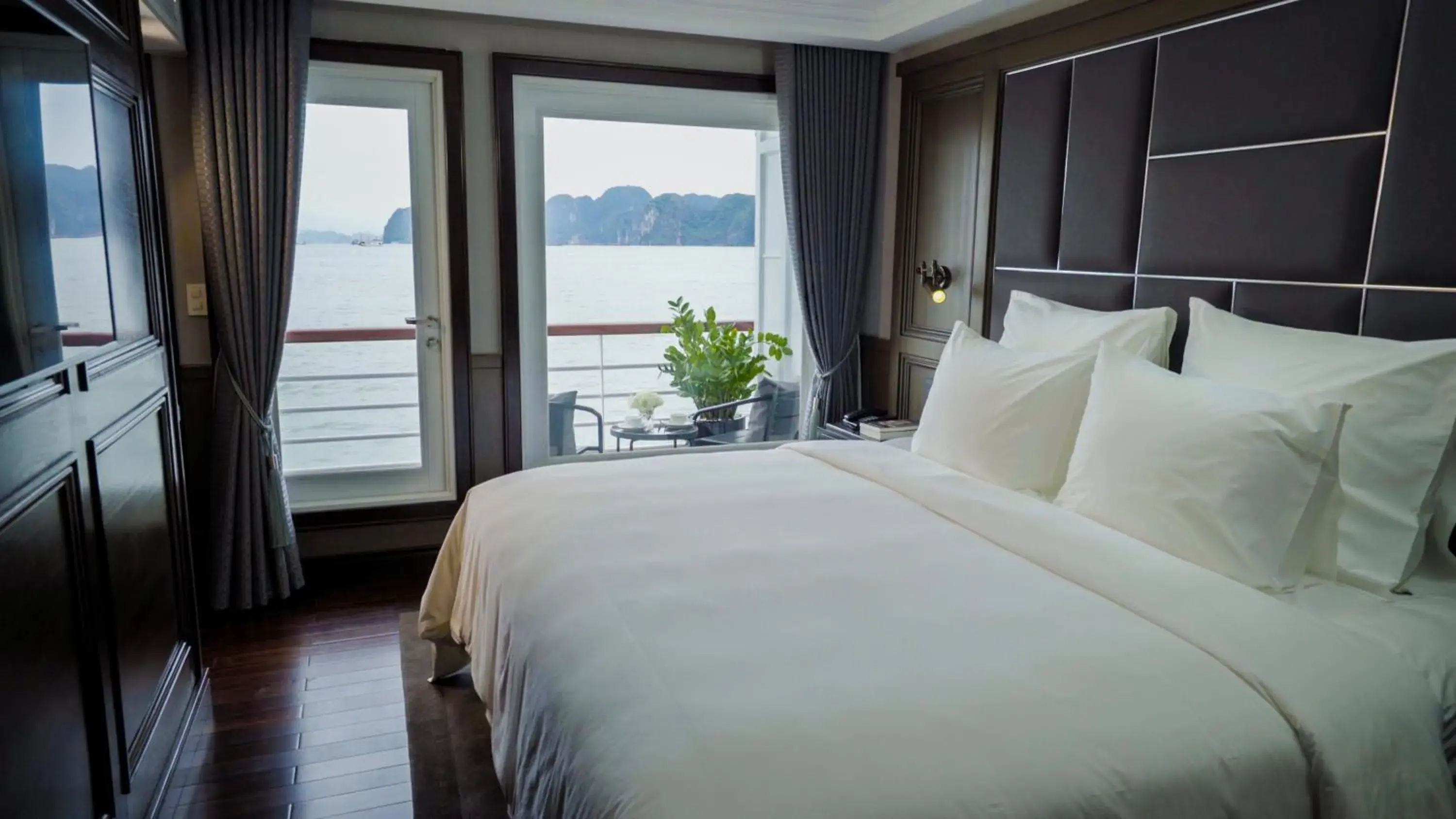 Bed in Paradise Grand Cruise - Lan Ha Bay Bed in Paradise Grand Cruise - Lan Ha Bay