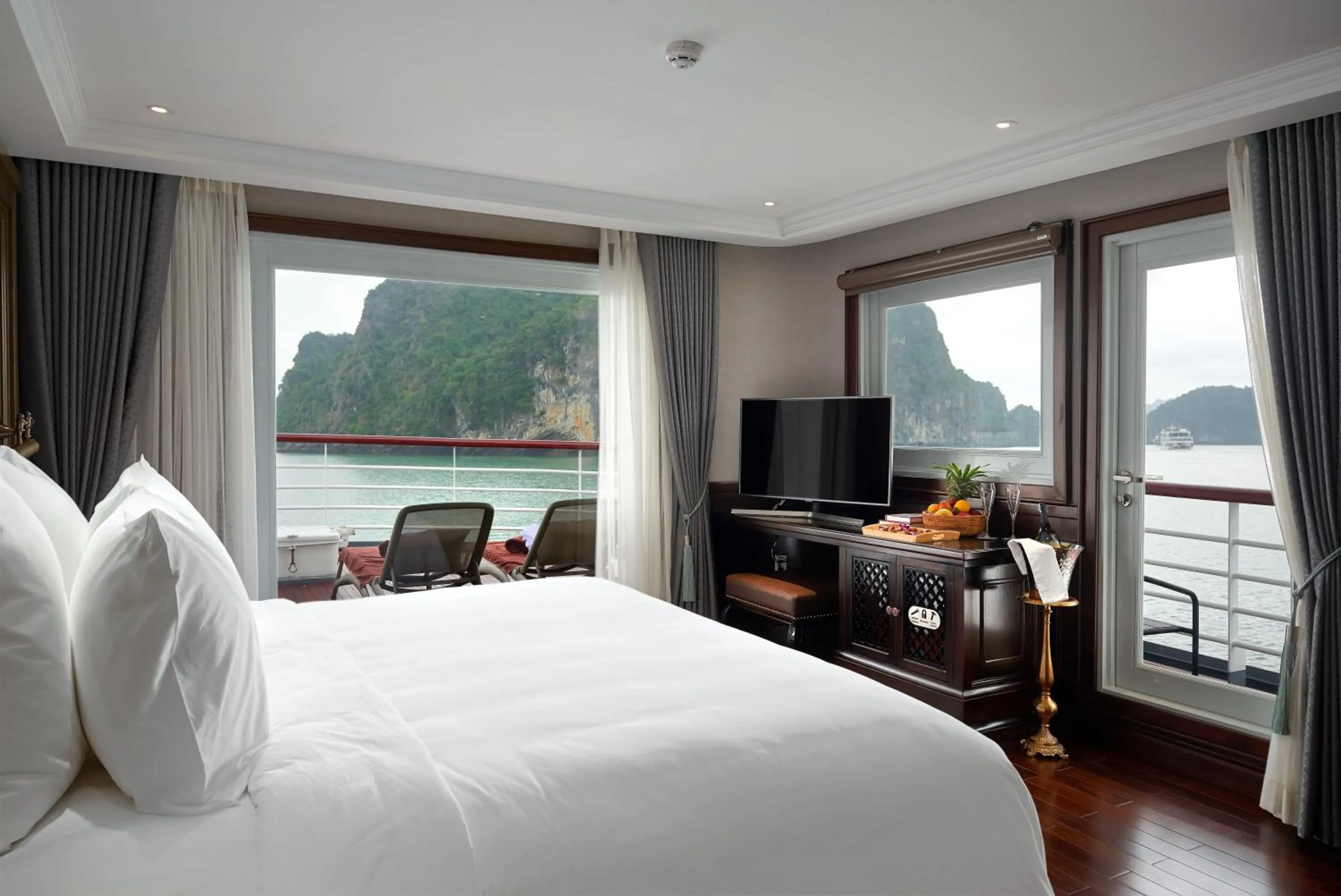 Bed in Paradise Grand Cruise - Lan Ha Bay