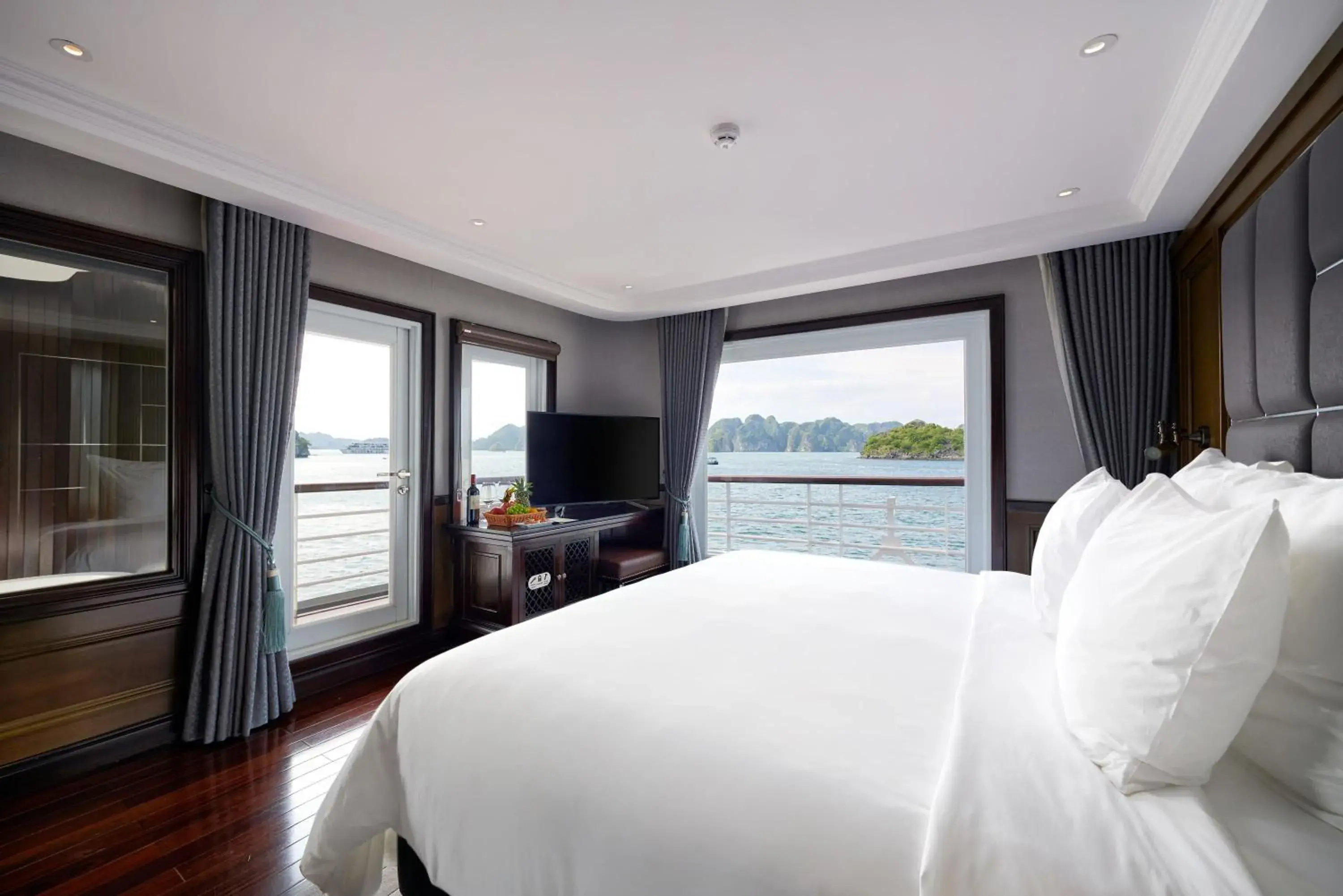 Bed in Paradise Grand Cruise - Lan Ha Bay Bed in Paradise Grand Cruise - Lan Ha Bay