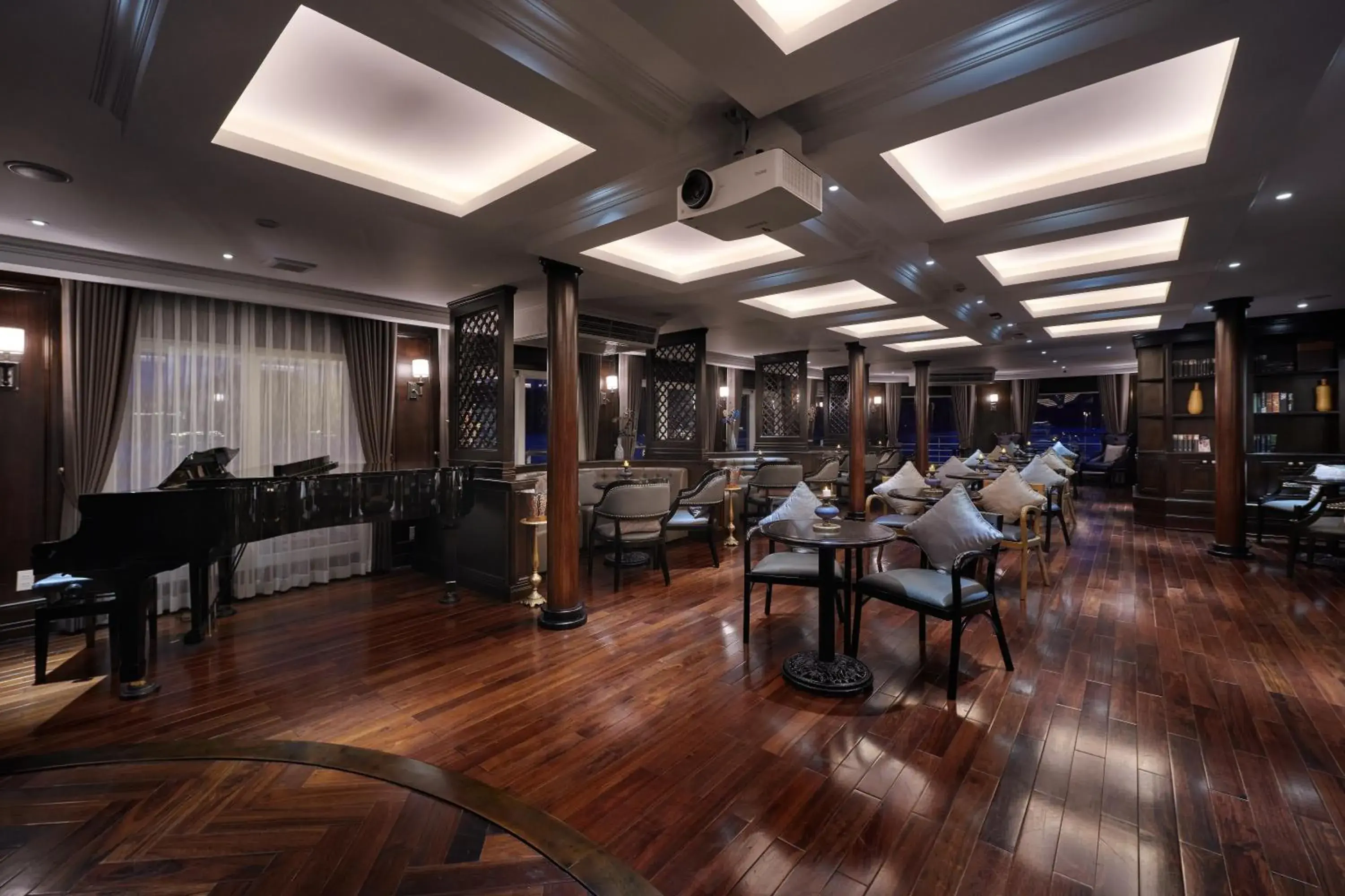 Restaurant/places to eat in Paradise Grand Cruise - Lan Ha Bay Restaurant/places to eat in Paradise Grand Cruise - Lan Ha Bay