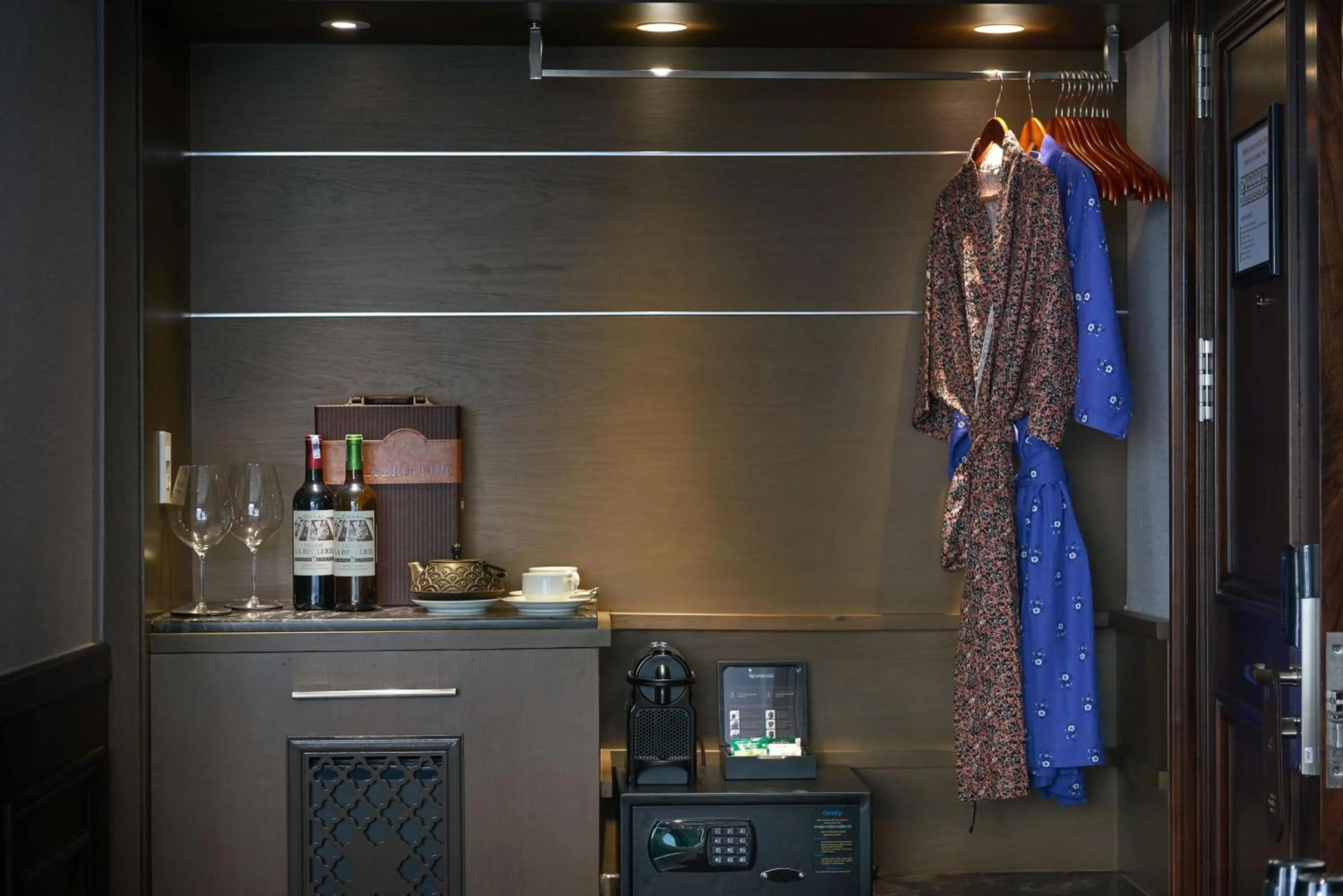 room service in Paradise Grand Cruise - Lan Ha Bay