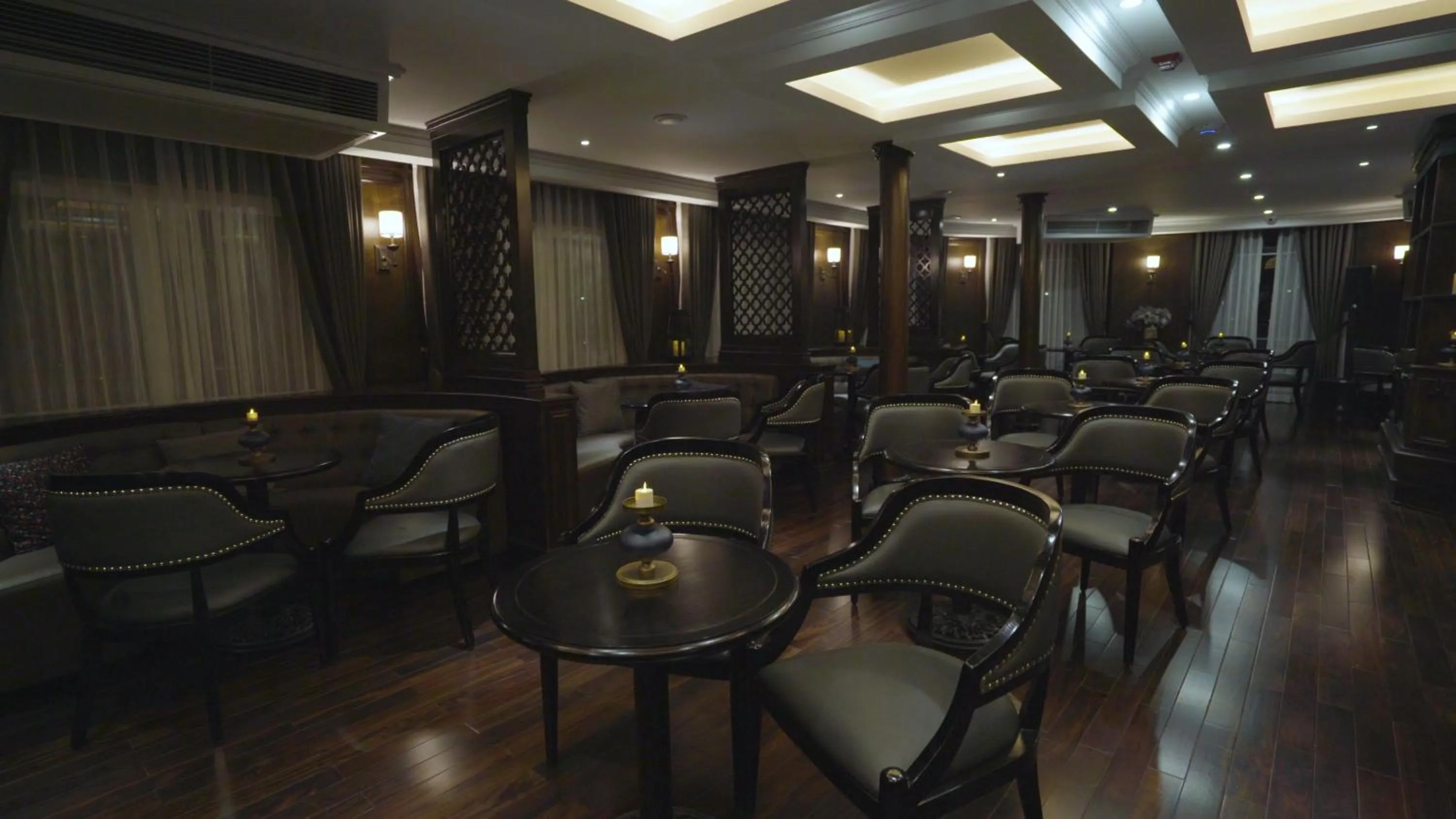 Communal lounge/ TV room in Paradise Grand Cruise - Lan Ha Bay