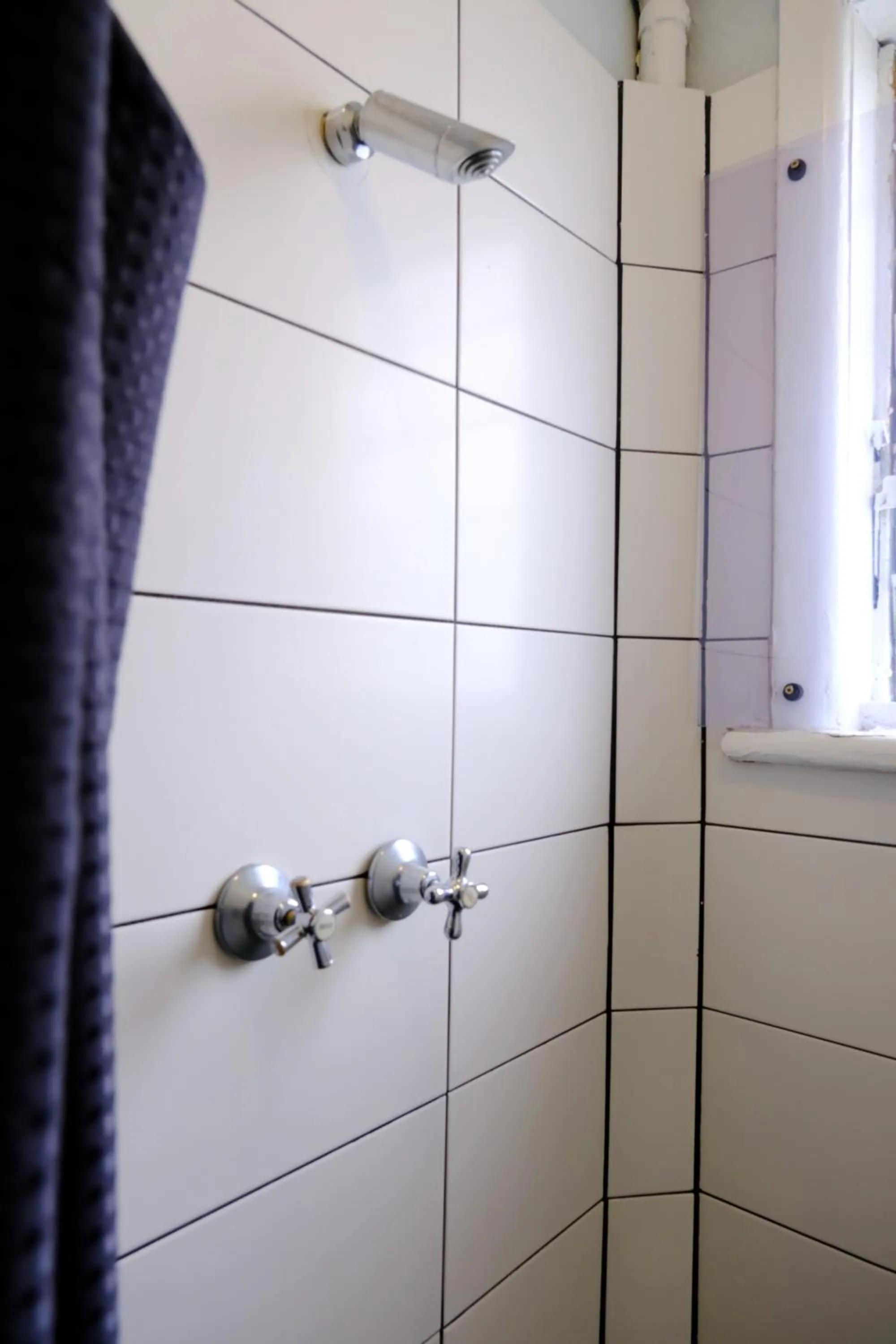 Shower in Pint On Punt Backpackers